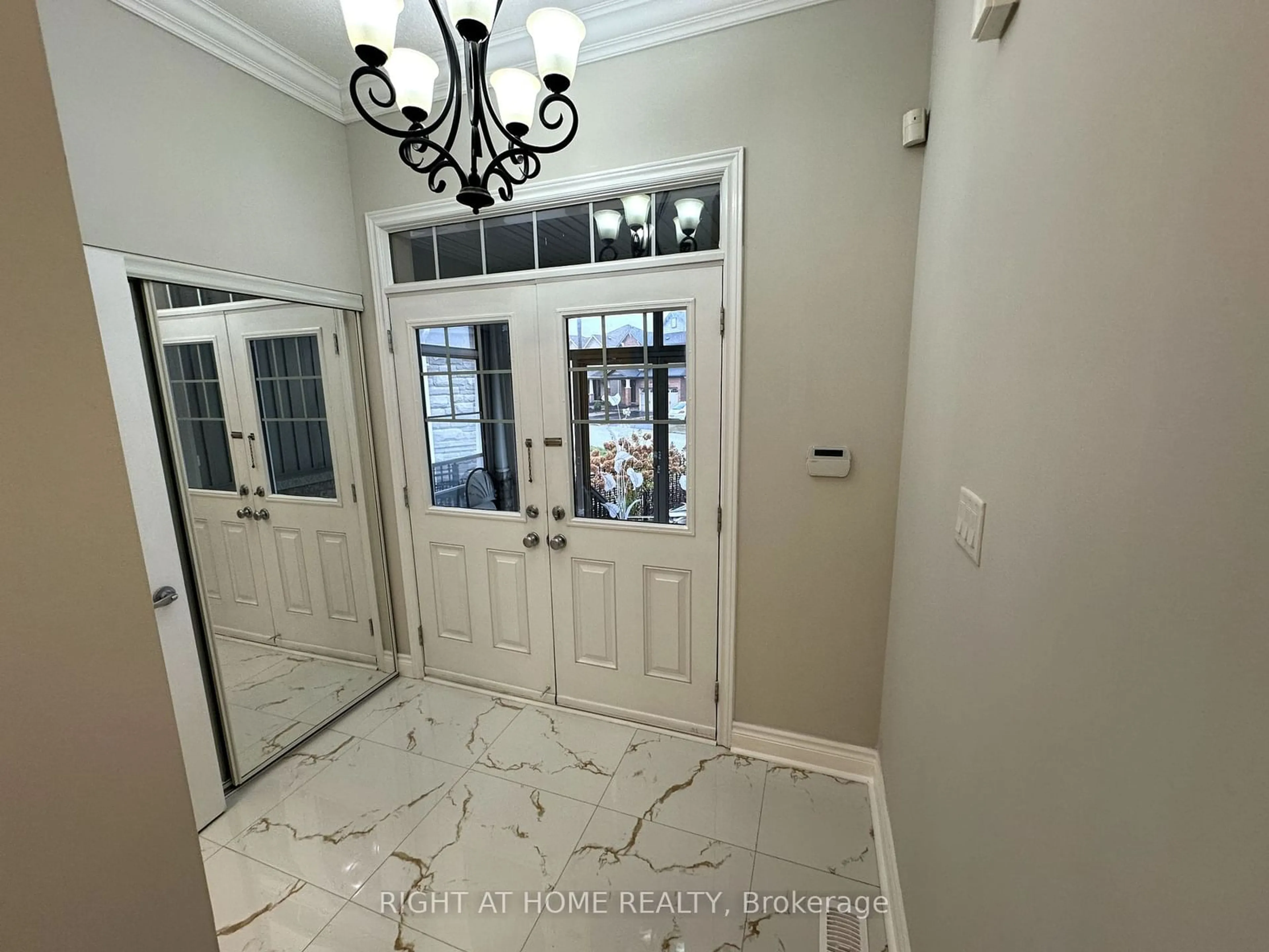 Indoor foyer, ceramic floors for 27 Overhold Cres, Richmond Hill Ontario L4E 0L9