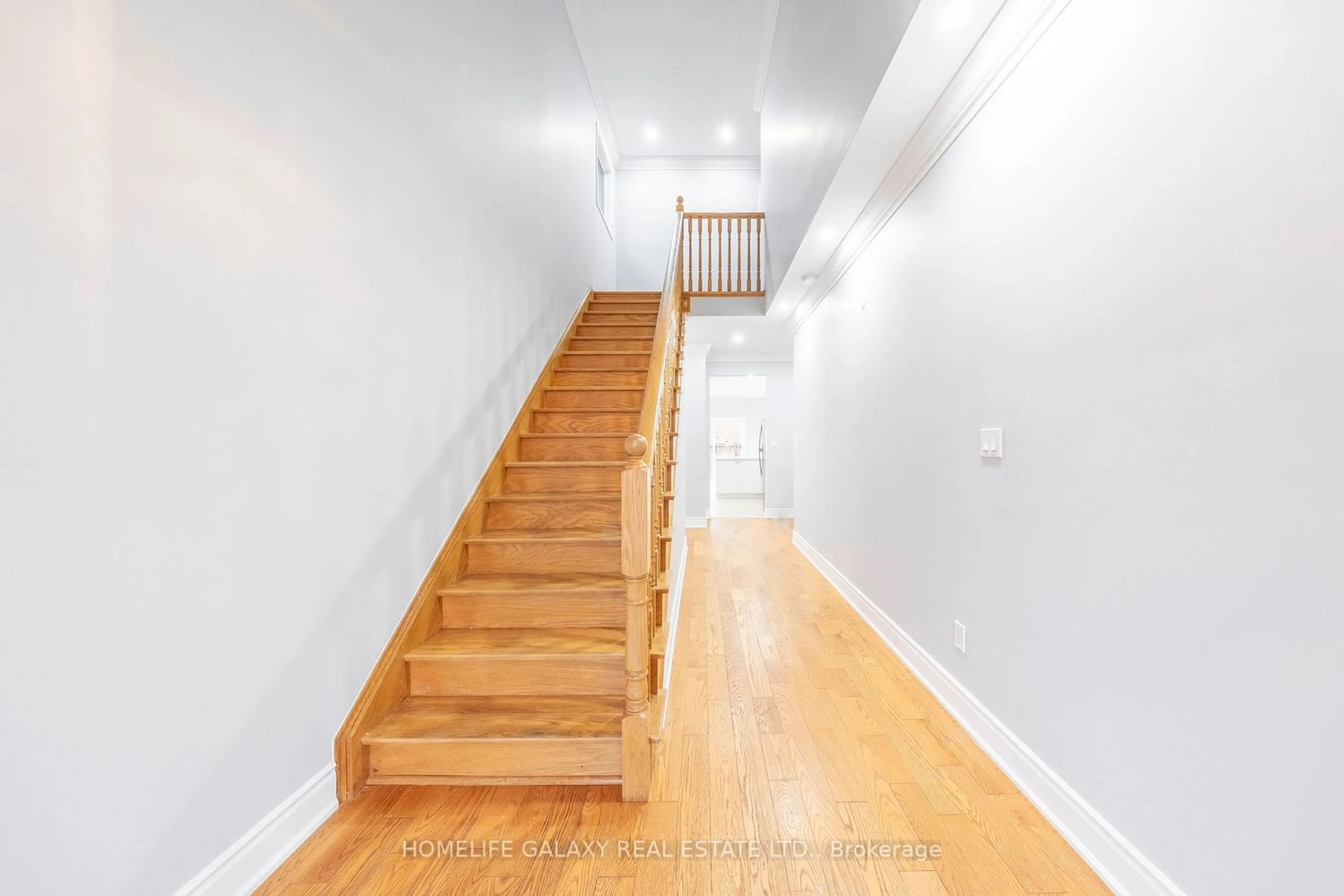 Stairs for 11 Chambersburg Way, Whitchurch-Stouffville Ontario L4A 0X9