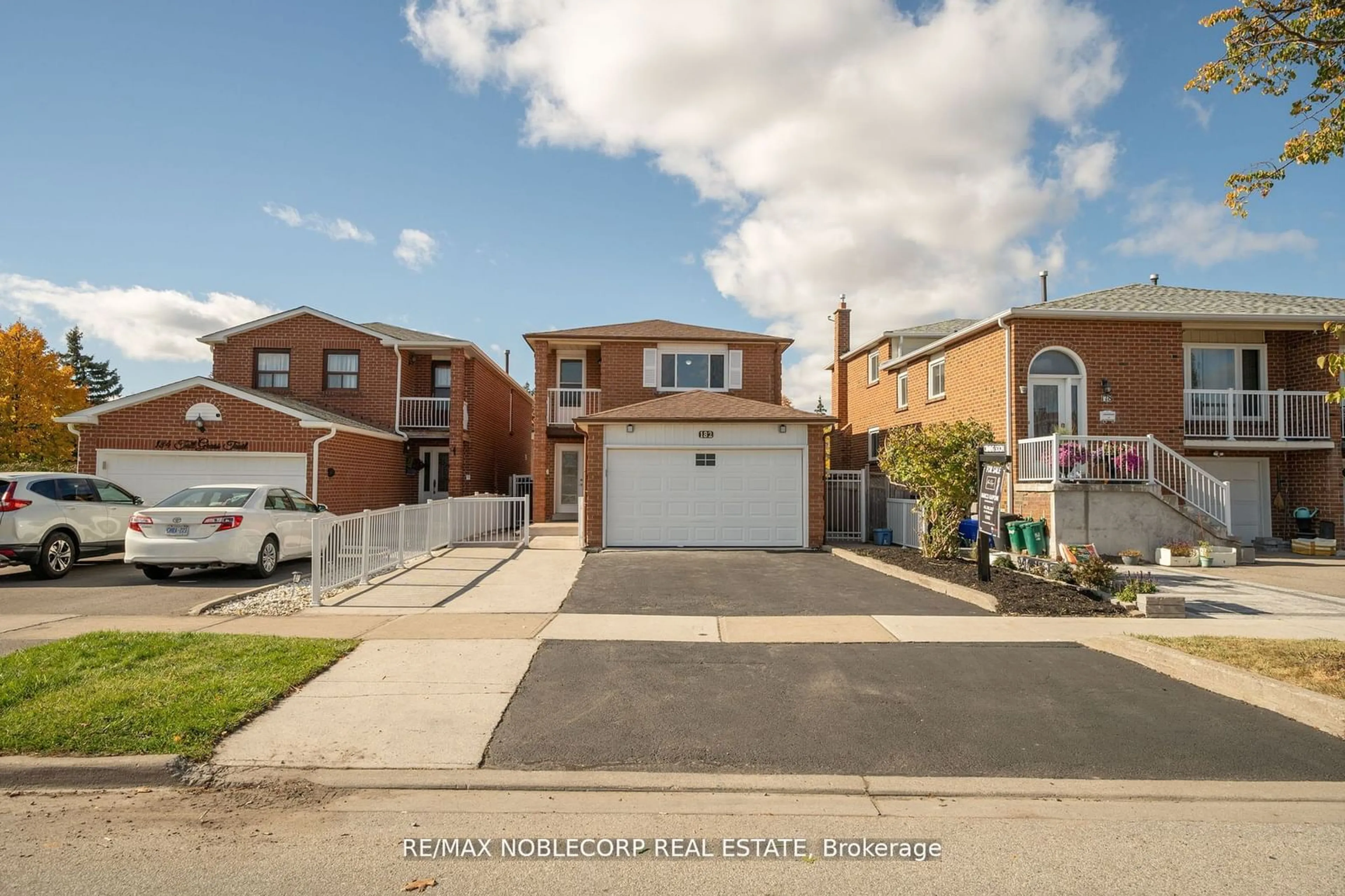 Frontside or backside of a home, the street view for 182 Tall Grass Tr, Vaughan Ontario L4L 3P8