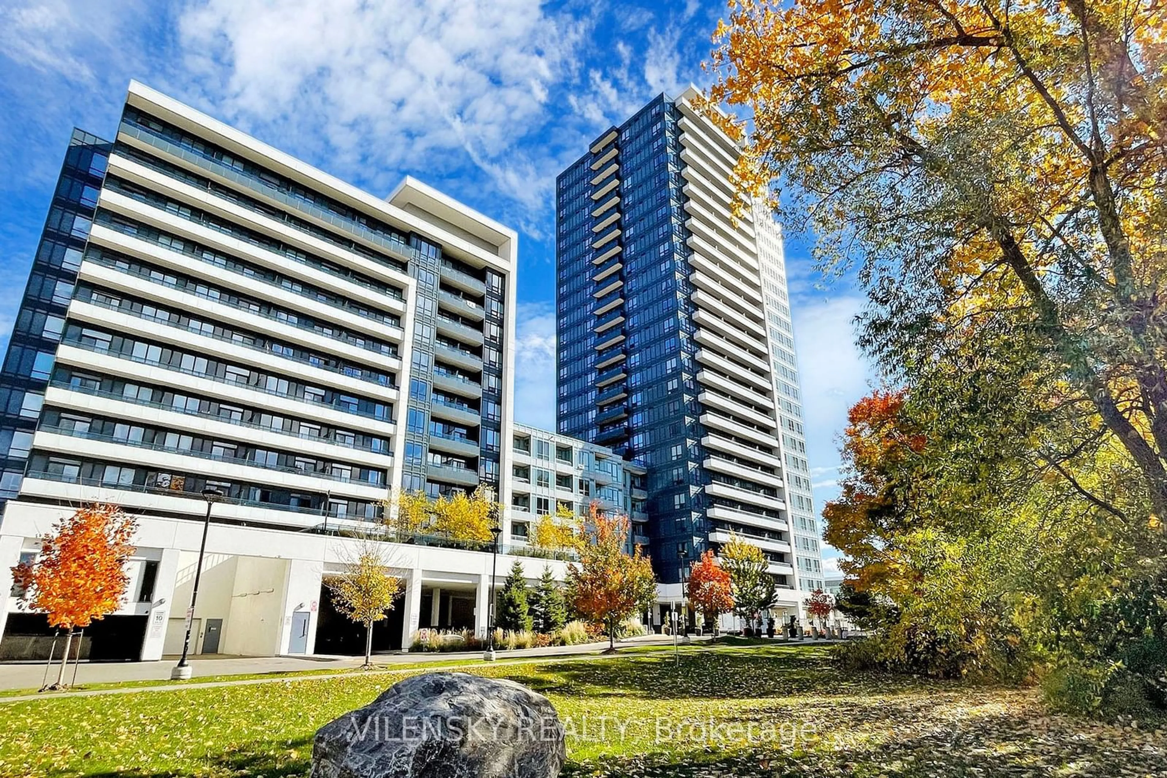 A pic from exterior of the house or condo, the view of city buildings for 7890 Bathurst St #412, Vaughan Ontario L4J 0J8