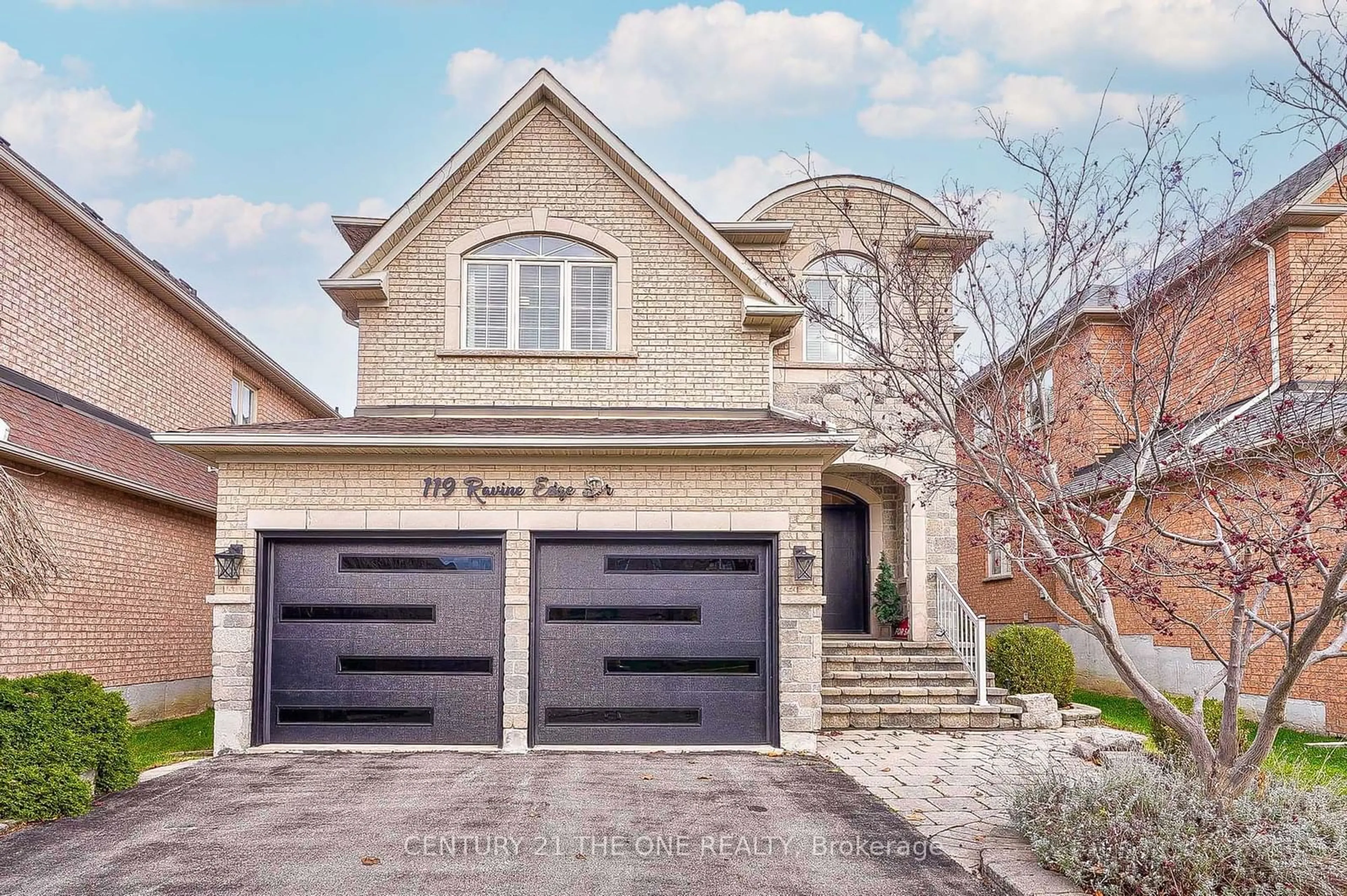 Home with brick exterior material for 119 RAVINE EDGE Dr, Richmond Hill Ontario L4E 4J7