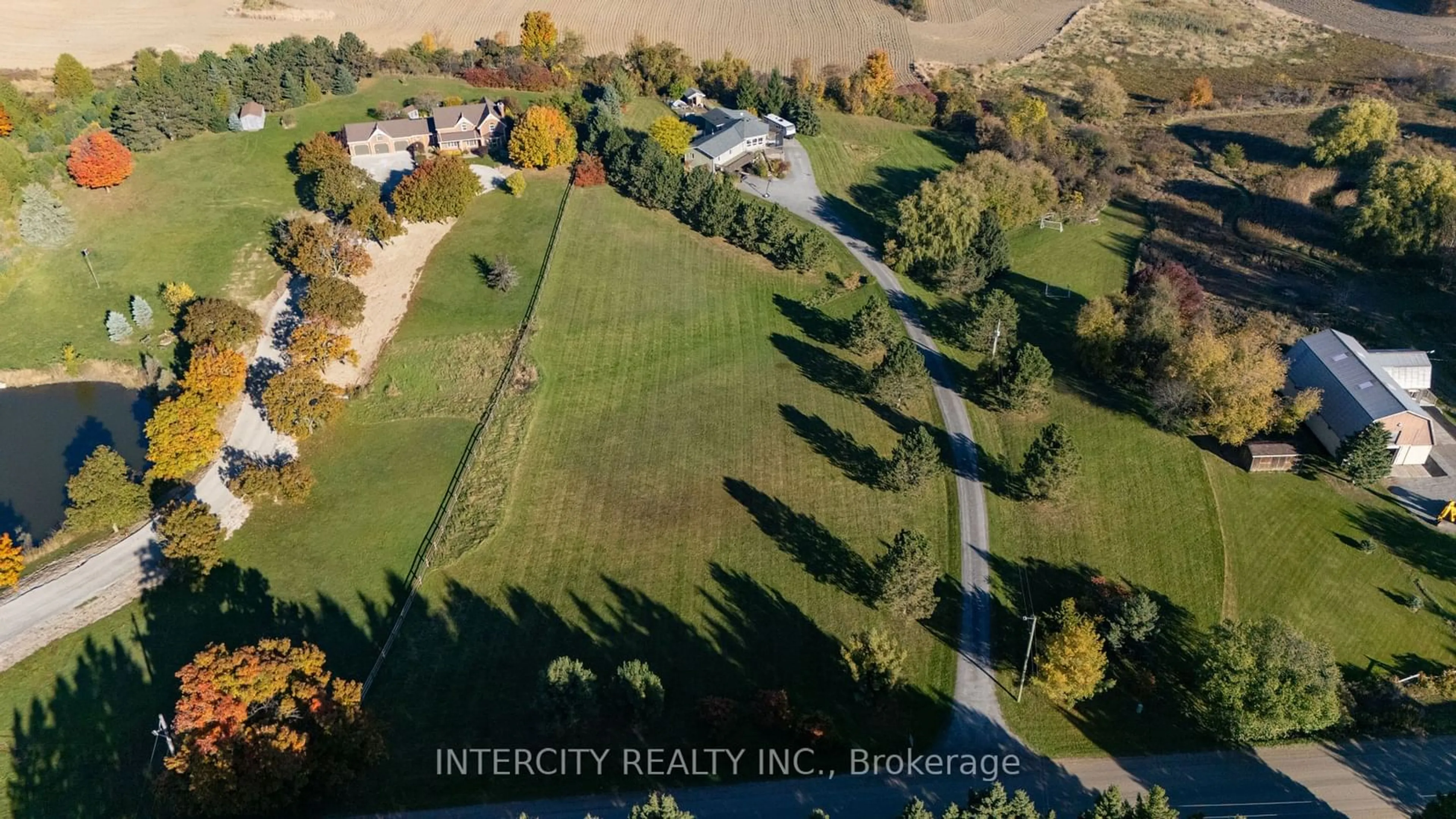 A pic from exterior of the house or condo, the street view for 5800 17th Sideroad, King Ontario L0G 1T0