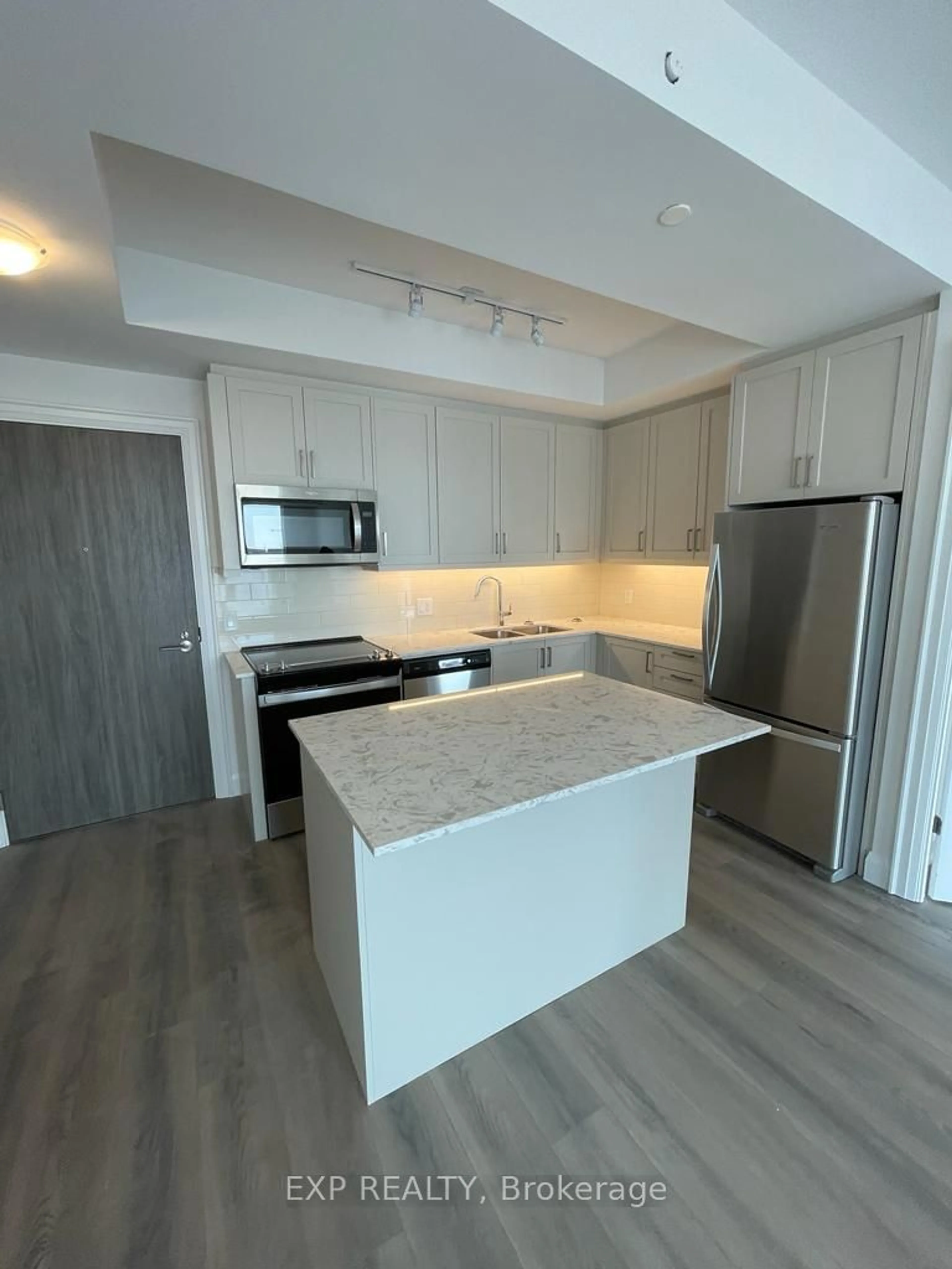 Open concept kitchen for 20 Gatineau Dr #1506, Vaughan Ontario L4J 0L3