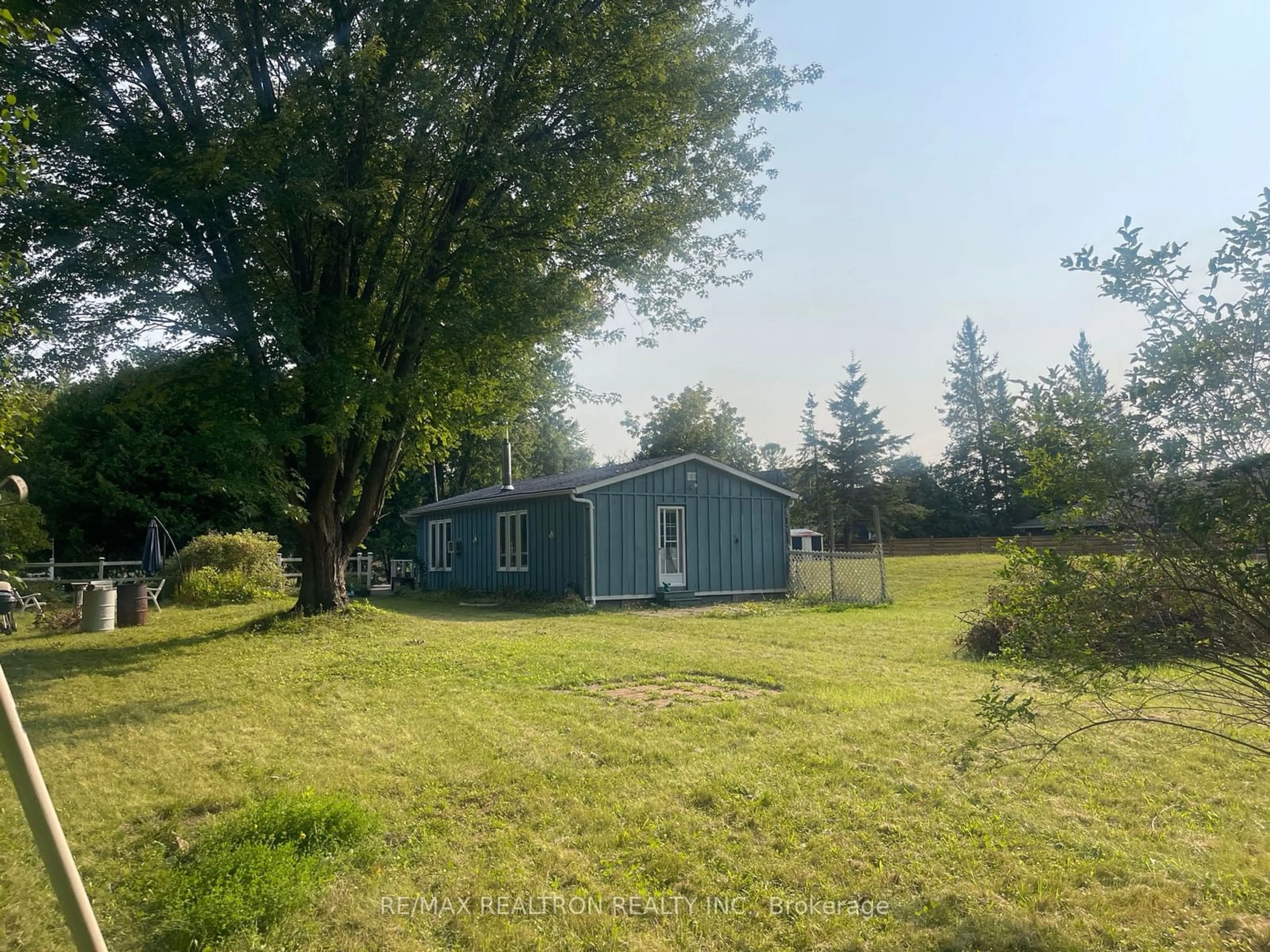 Shed for 94 Sunkist Rd, Georgina Ontario L0E 1N0