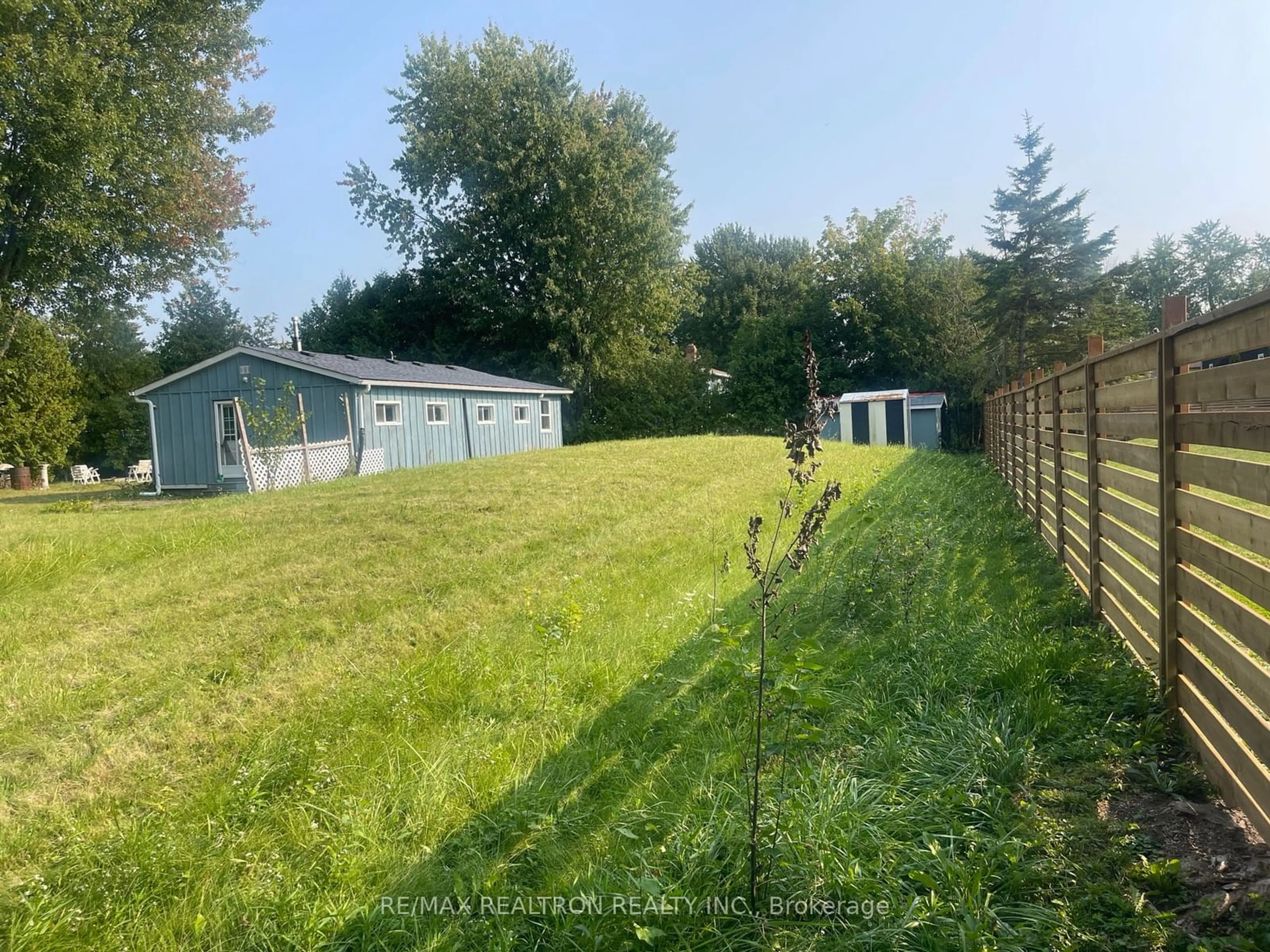 Shed for 94 Sunkist Rd, Georgina Ontario L0E 1N0