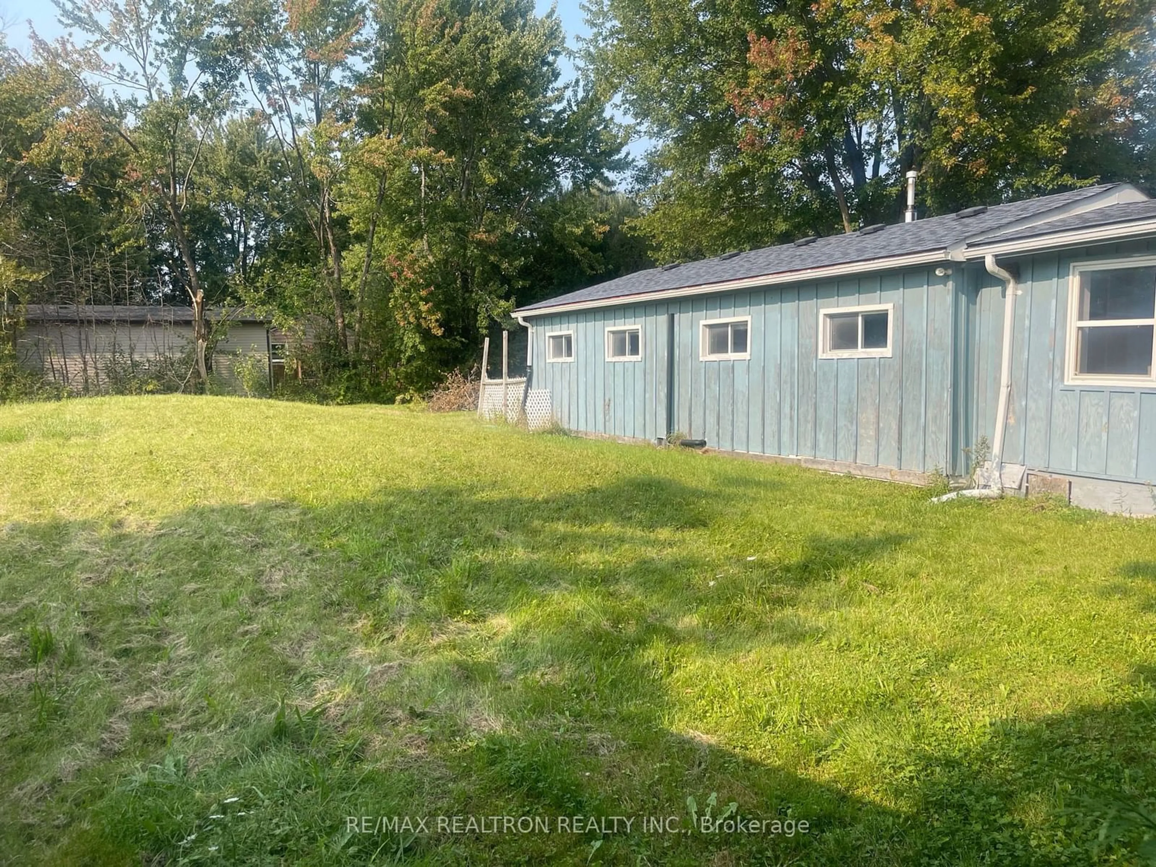 Shed for 94 Sunkist Rd, Georgina Ontario L0E 1N0