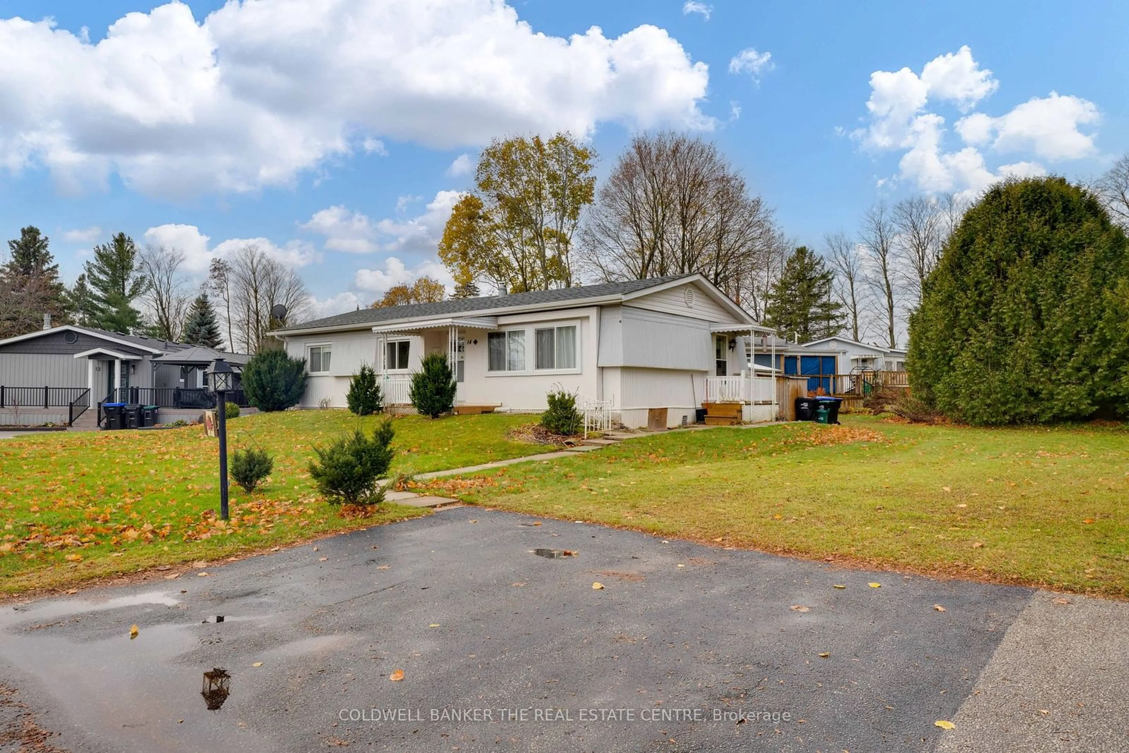 Frontside or backside of a home, the street view for 14 Western Ave, Innisfil Ontario L9S 1L7