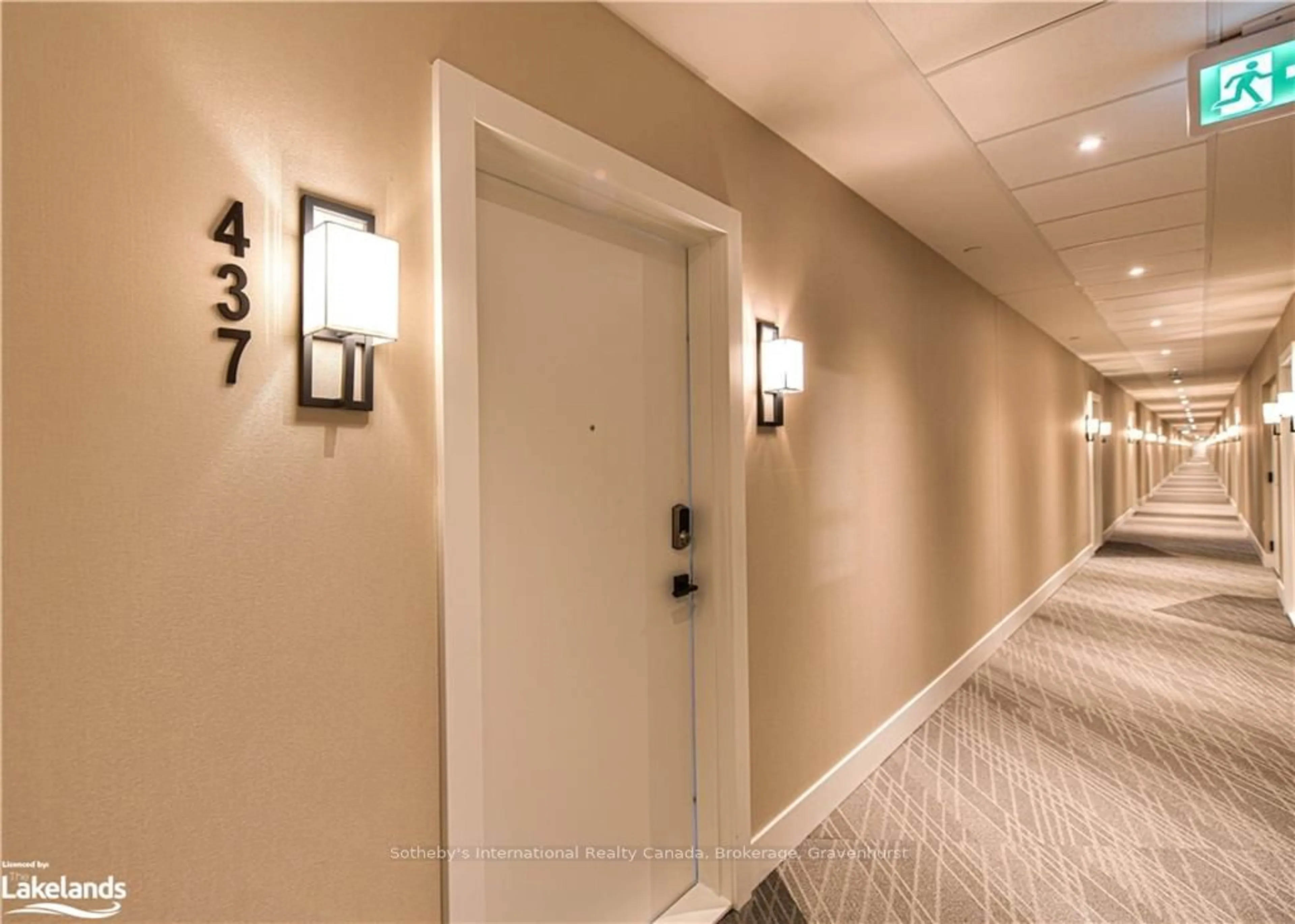 Indoor foyer, carpet floors for 415 SEA RAY Ave #437, Innisfil Ontario L9S 0R5