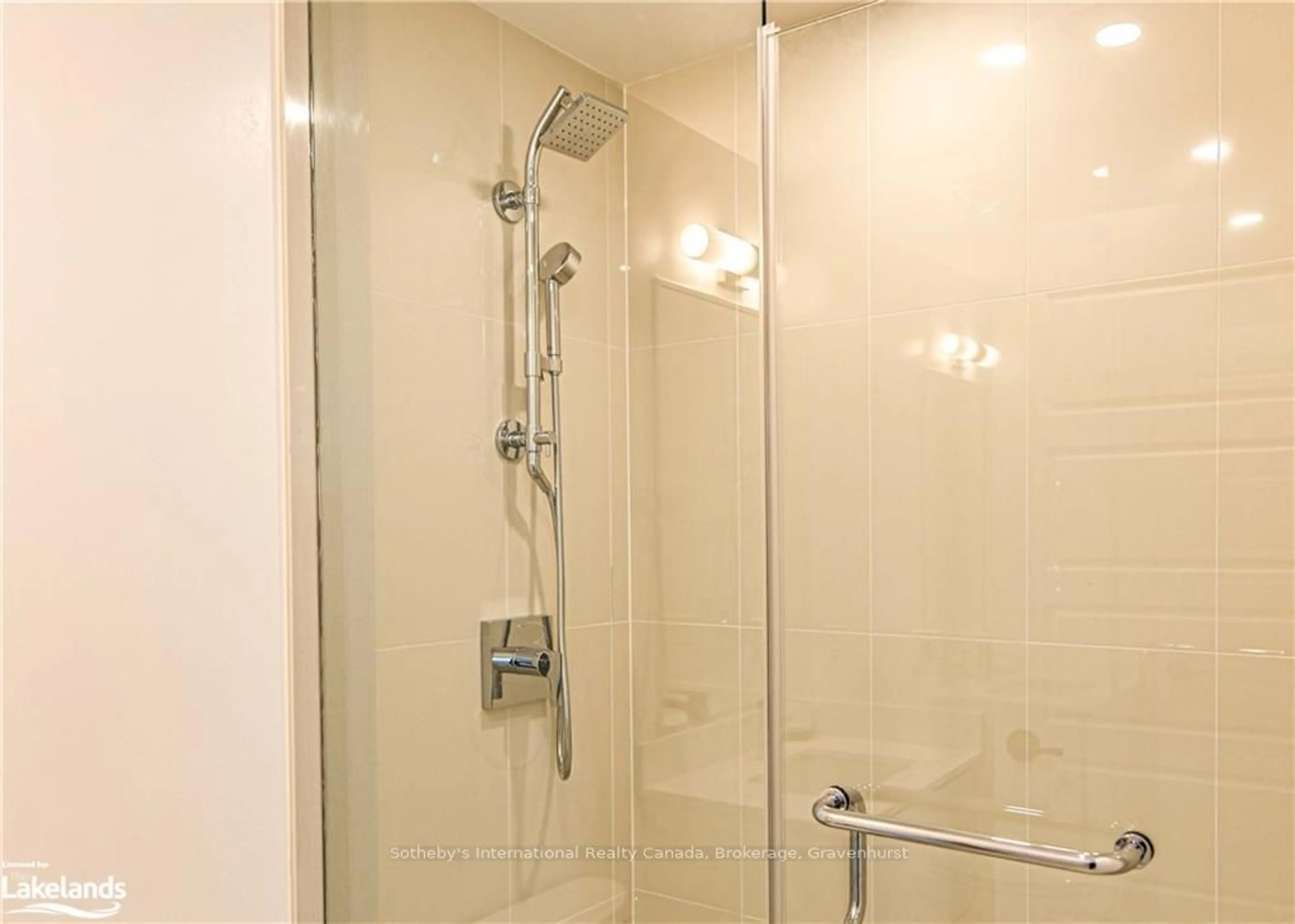 Standard bathroom for 415 SEA RAY Ave #437, Innisfil Ontario L9S 0R5