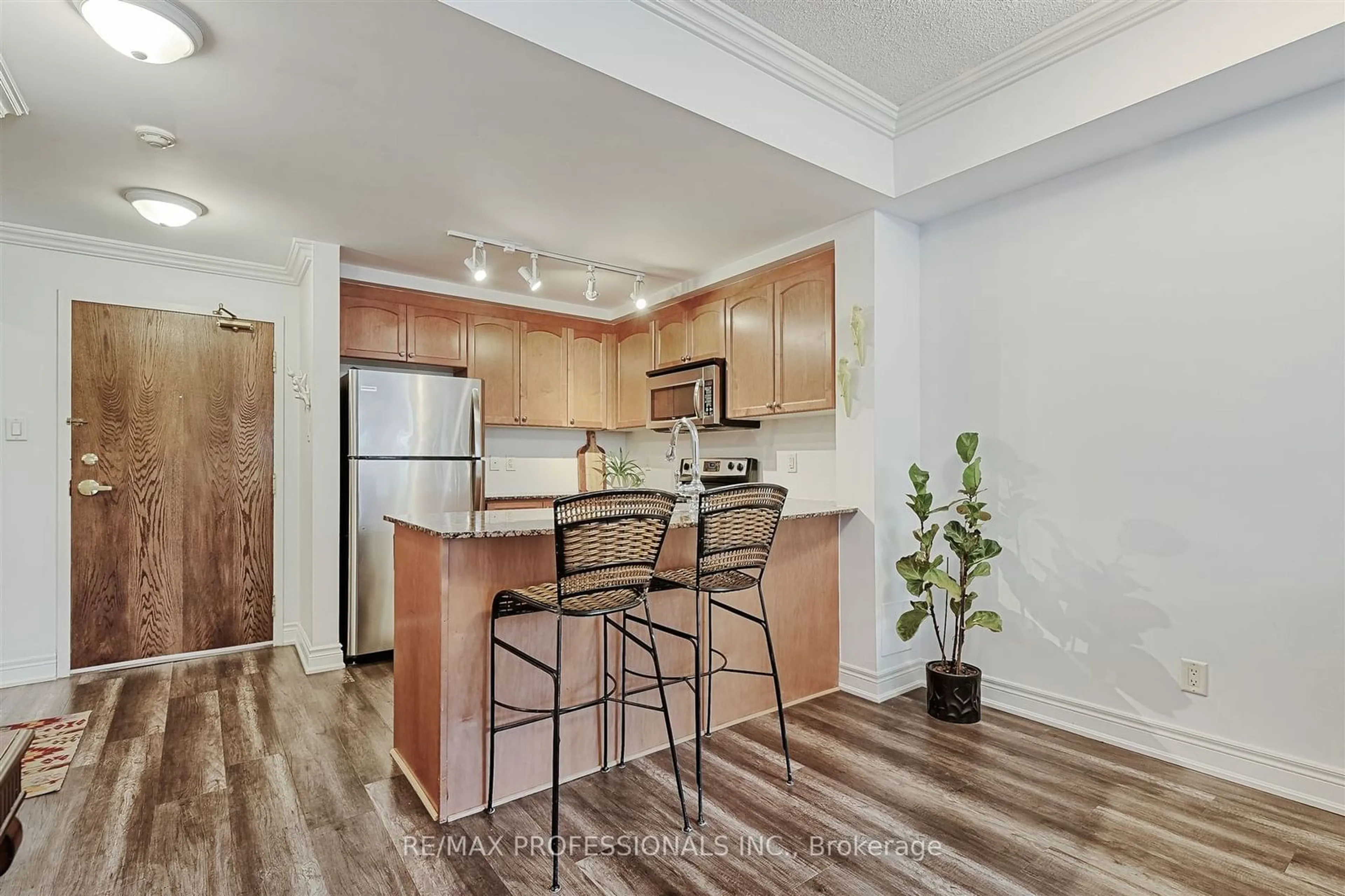 Open concept kitchen for 8 Maison Parc Crt #217, Vaughan Ontario L4J 9K5