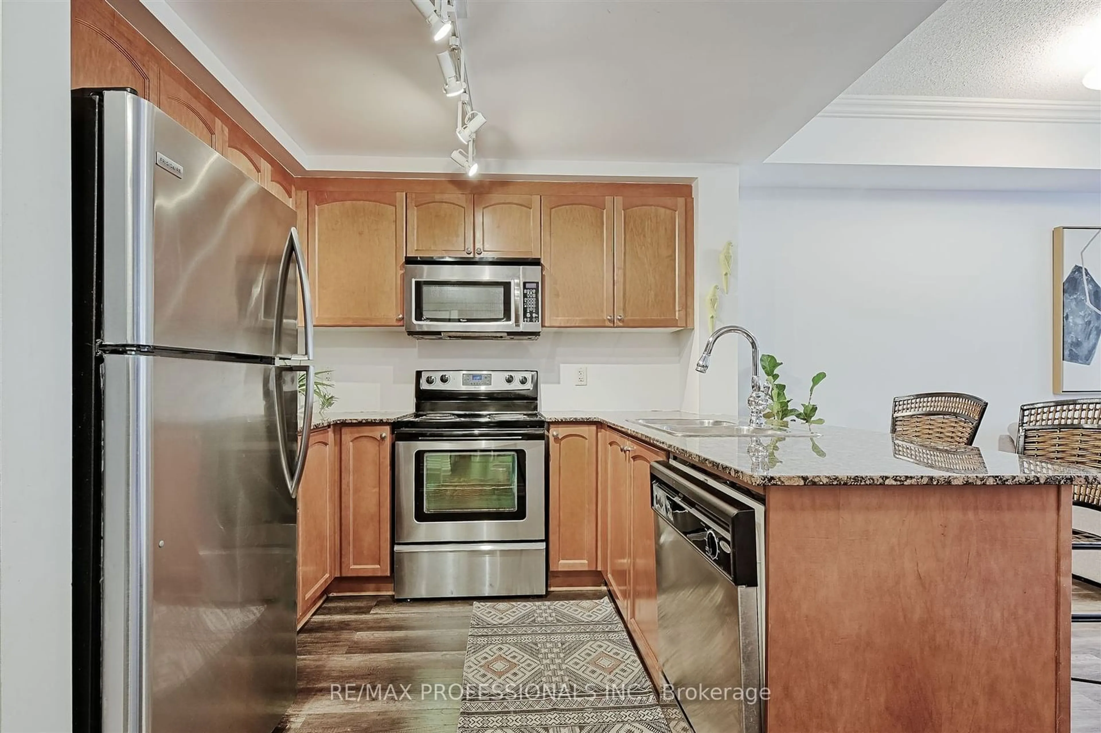 Standard kitchen for 8 Maison Parc Crt #217, Vaughan Ontario L4J 9K5