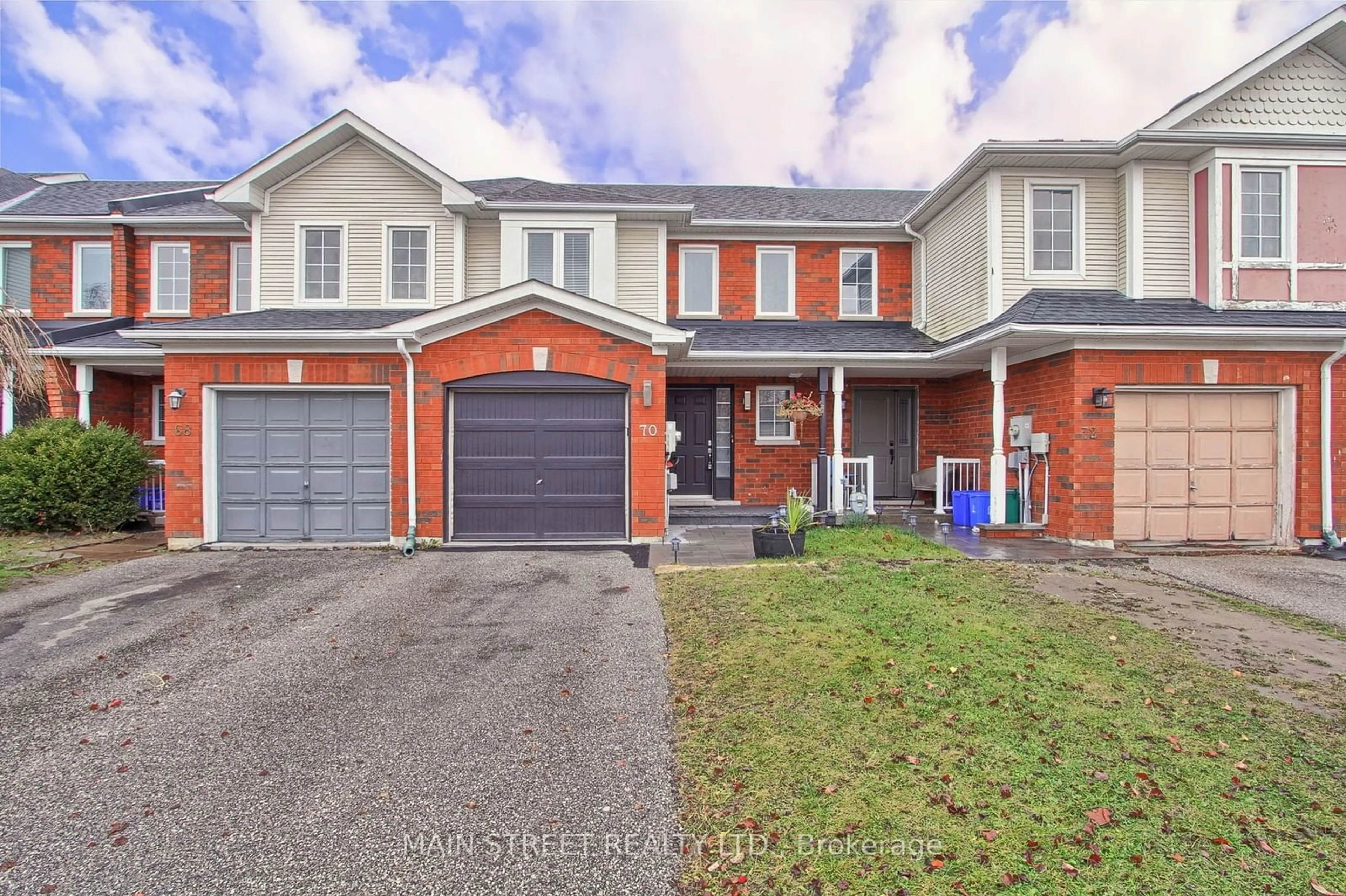 A pic from exterior of the house or condo, the street view for 70 Crittenden Dr, Georgina Ontario L4P 4E7