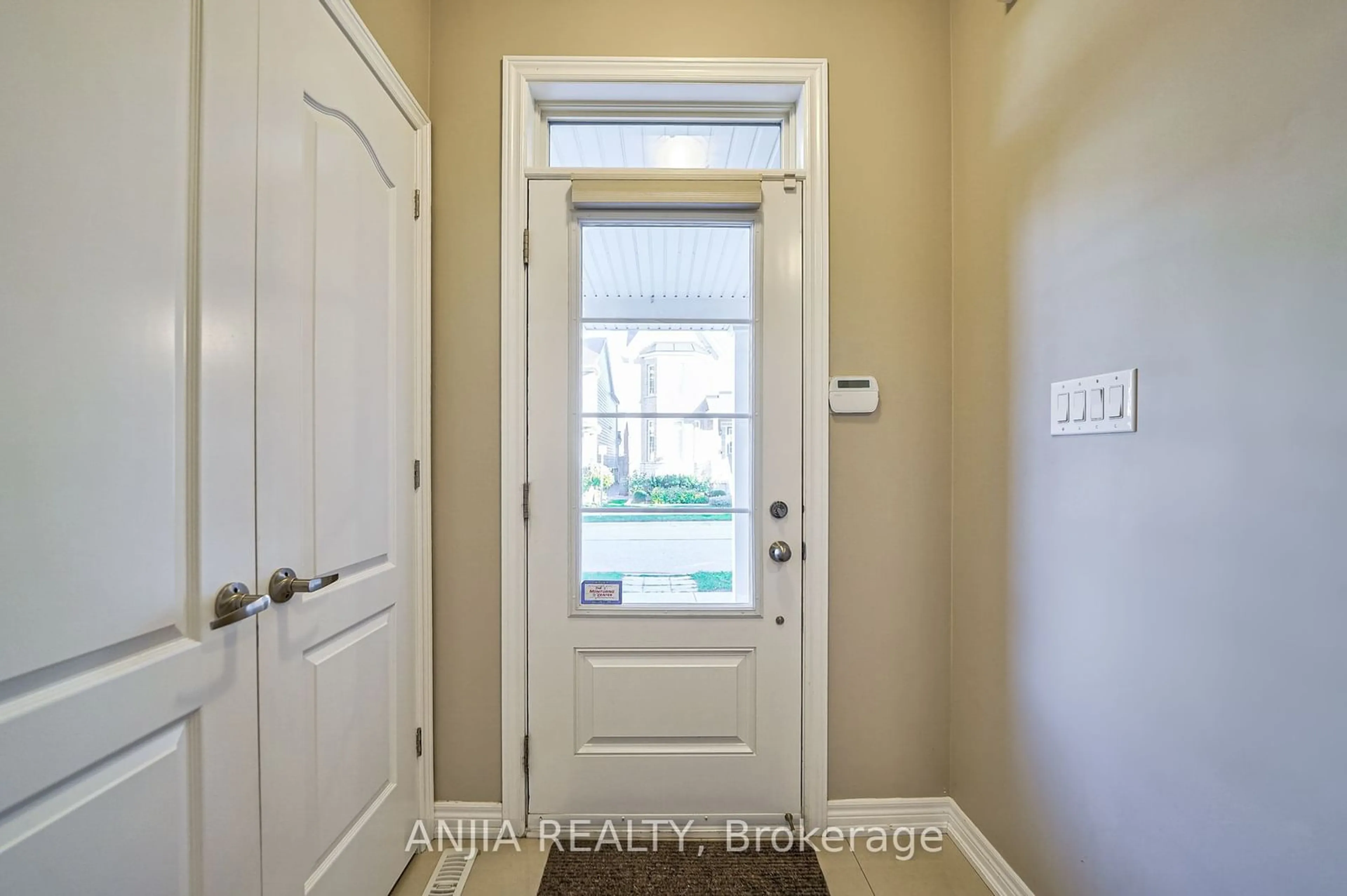 Indoor entryway, wood floors for 55 Cinemark Ave, Markham Ontario L6B 0W2