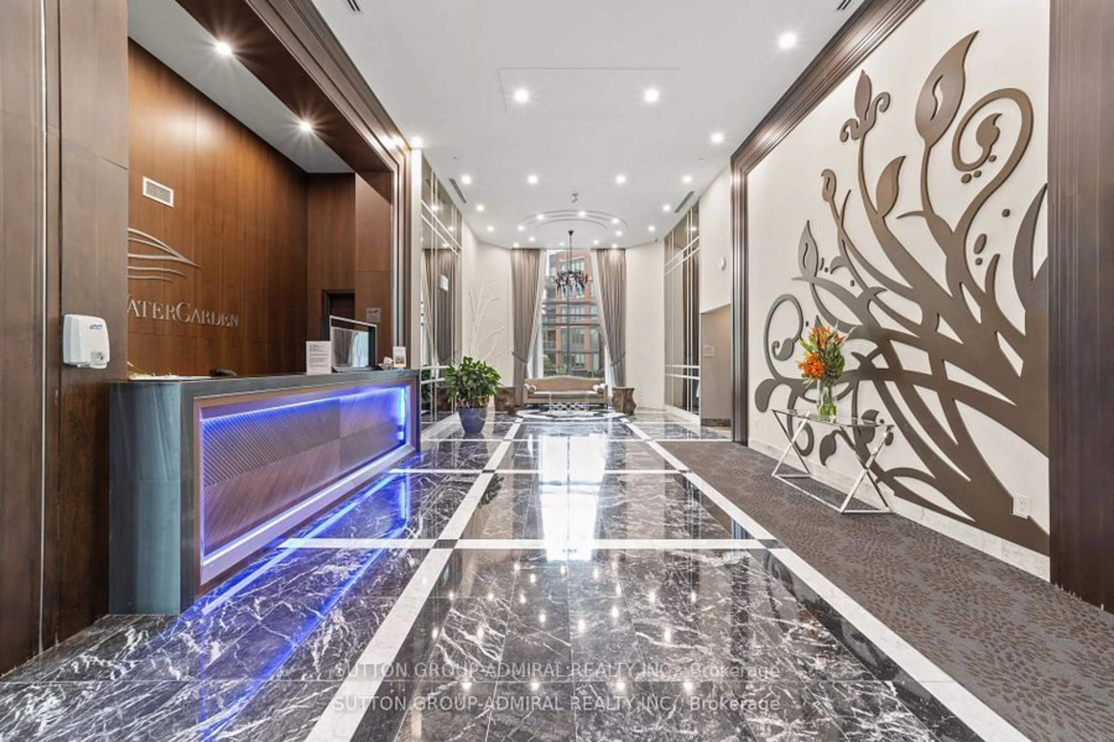 Indoor lobby, ceramic floors for 7608 Yonge St #514, Vaughan Ontario L4J 0J5