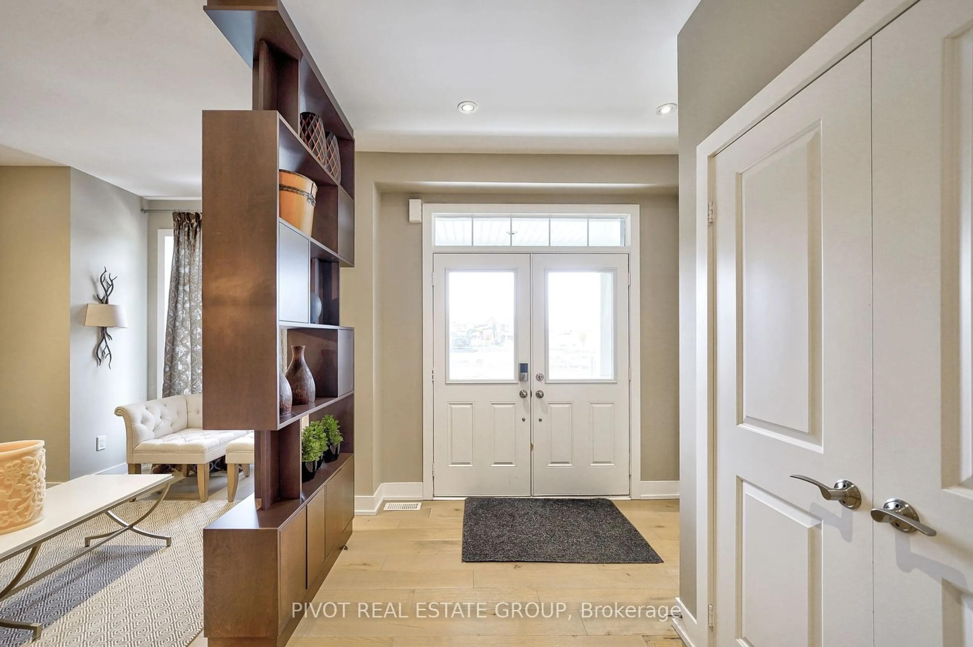 Indoor entryway, wood floors for 15 Countryside St, Markham Ontario L6B 0K8