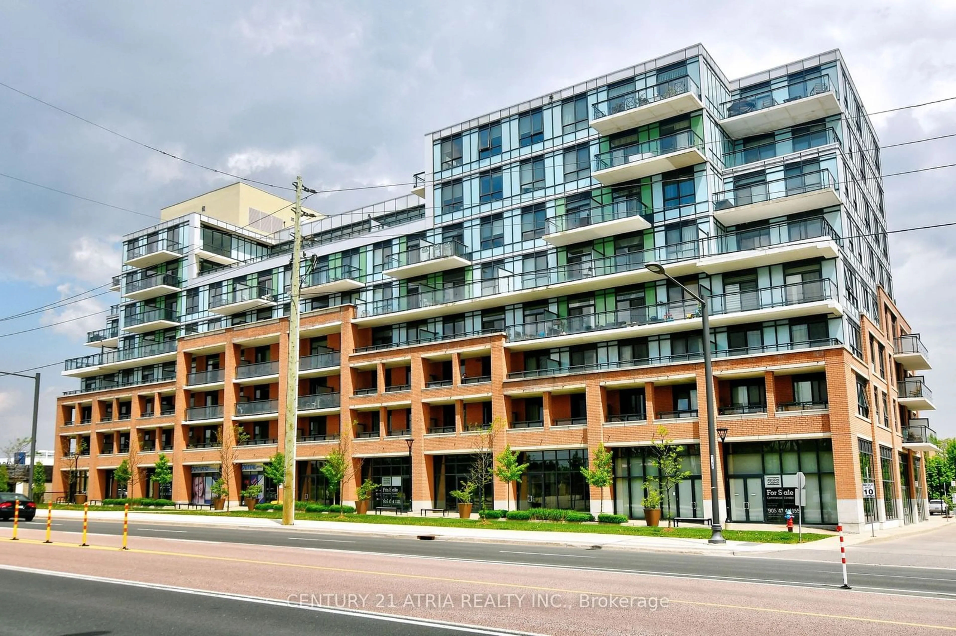 A pic from exterior of the house or condo, the street view for 11611 Yonge St #320, Richmond Hill Ontario L4E 1G2