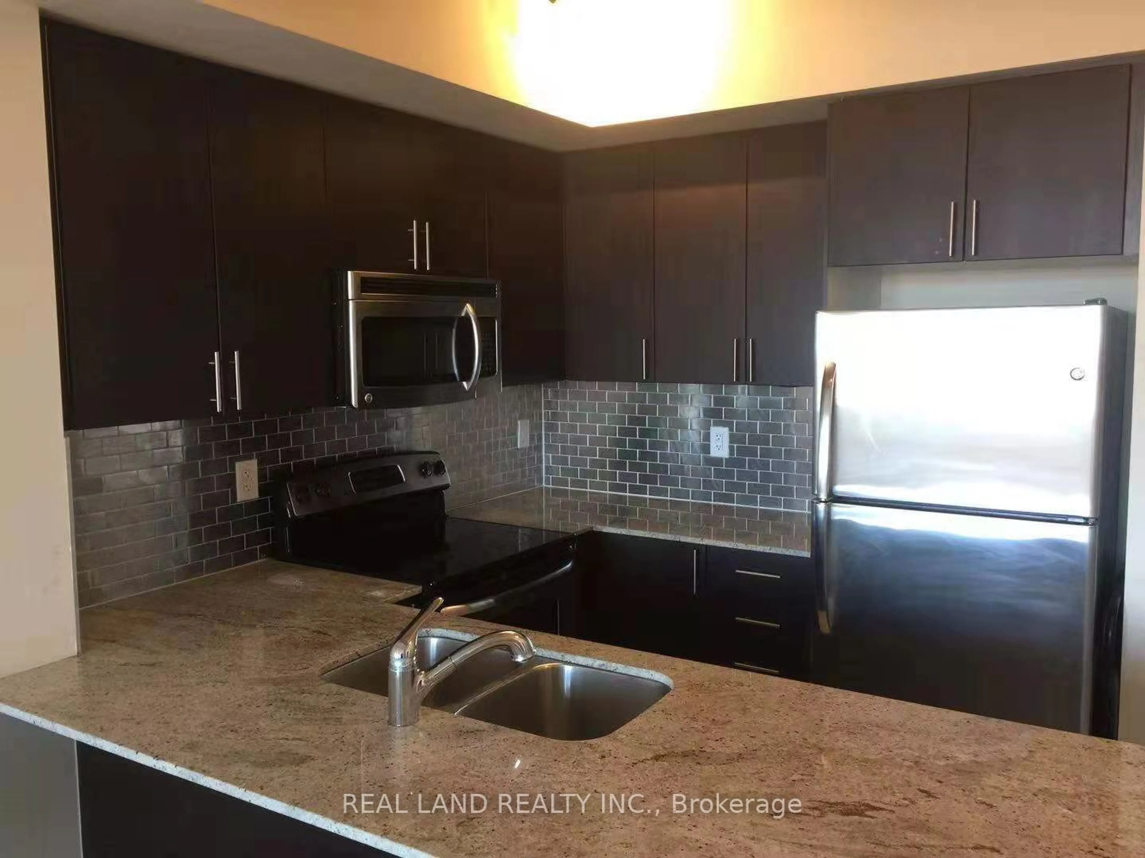 Open concept kitchen for 520 Steeles Ave #814, Vaughan Ontario L4J 1A2