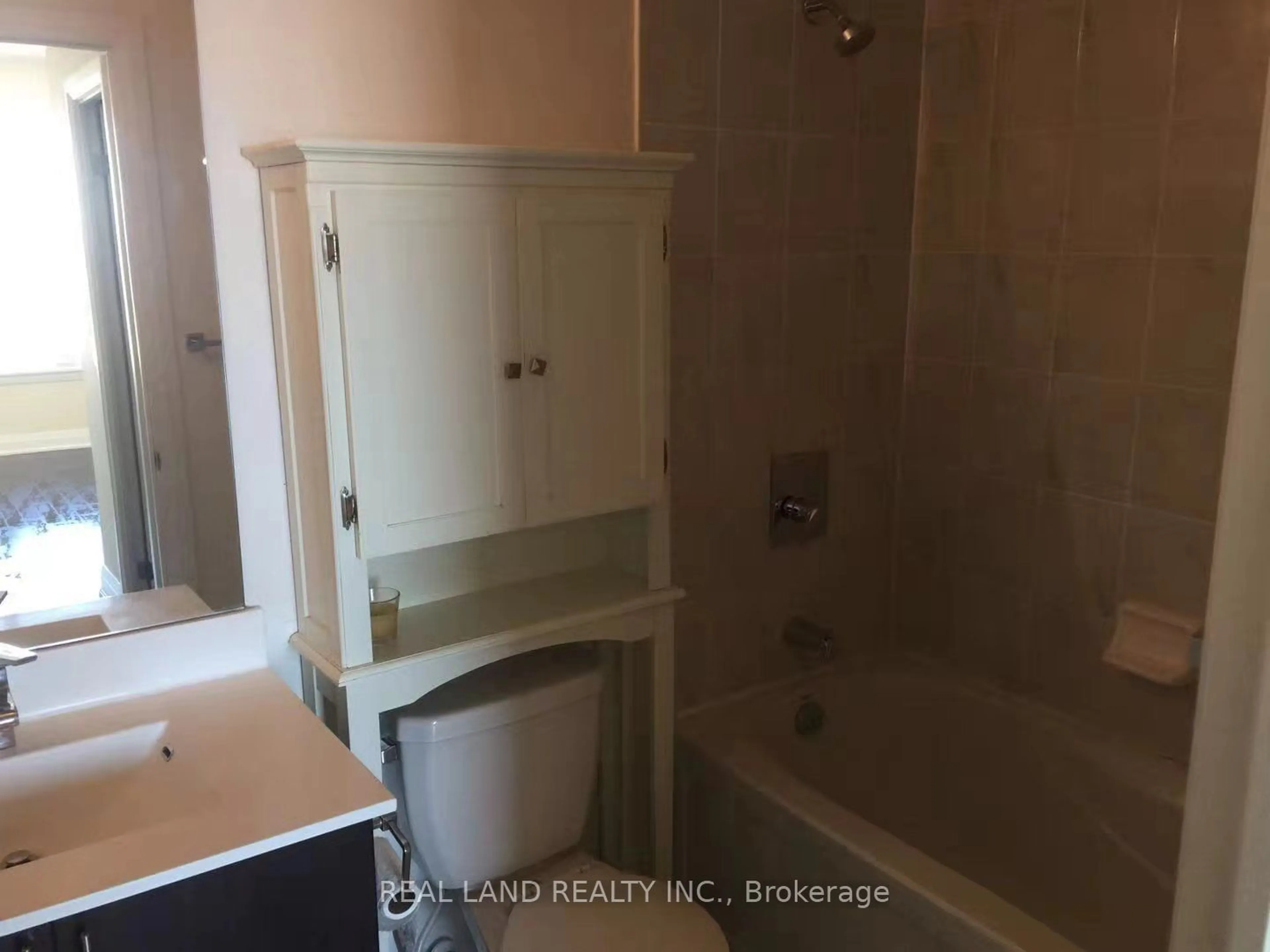 Standard bathroom, not visible floor for 520 Steeles Ave #814, Vaughan Ontario L4J 1A2