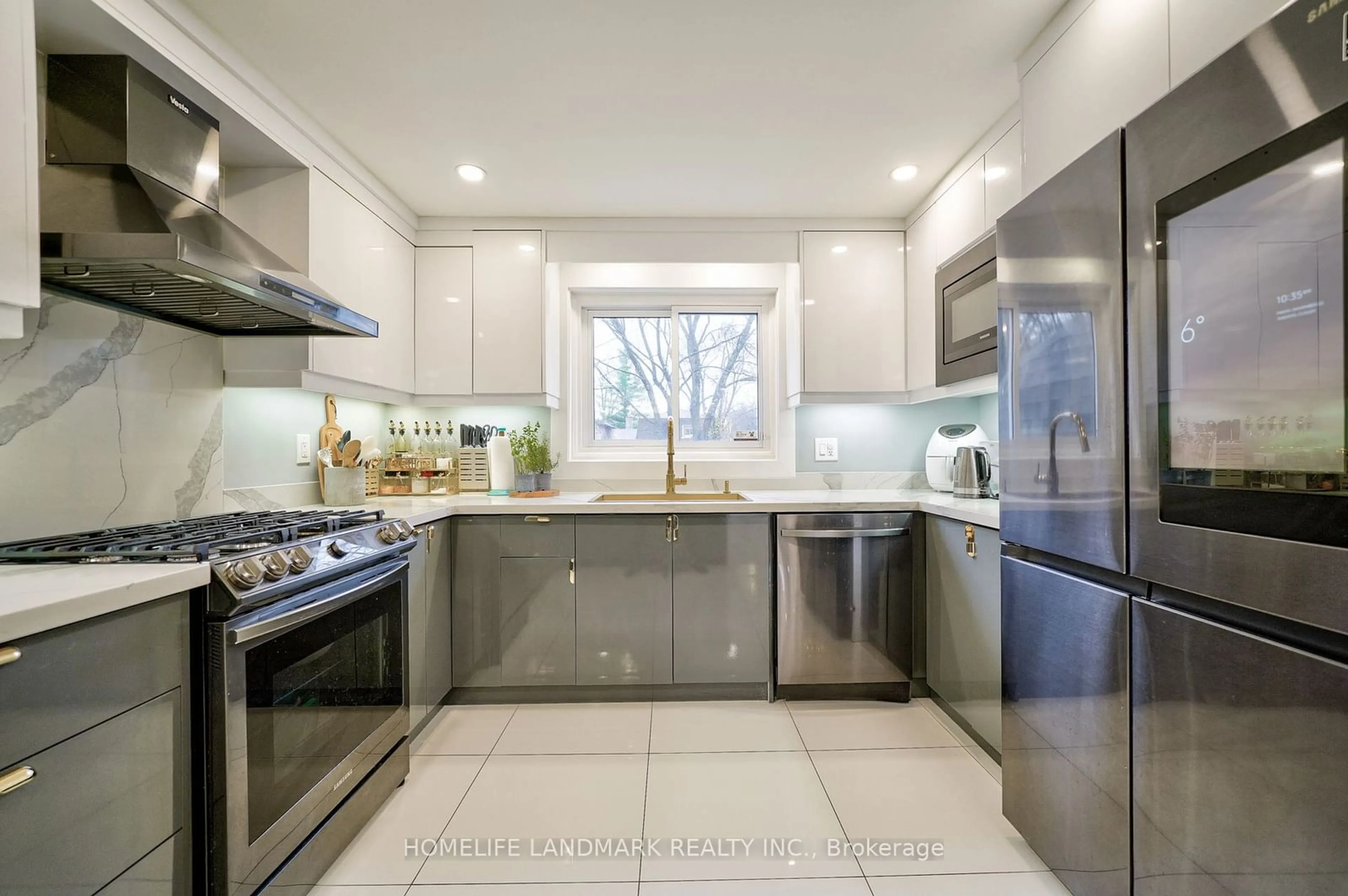 Contemporary kitchen, ceramic floors for 52 St Andrew's Crt, Aurora Ontario L4G 3B1