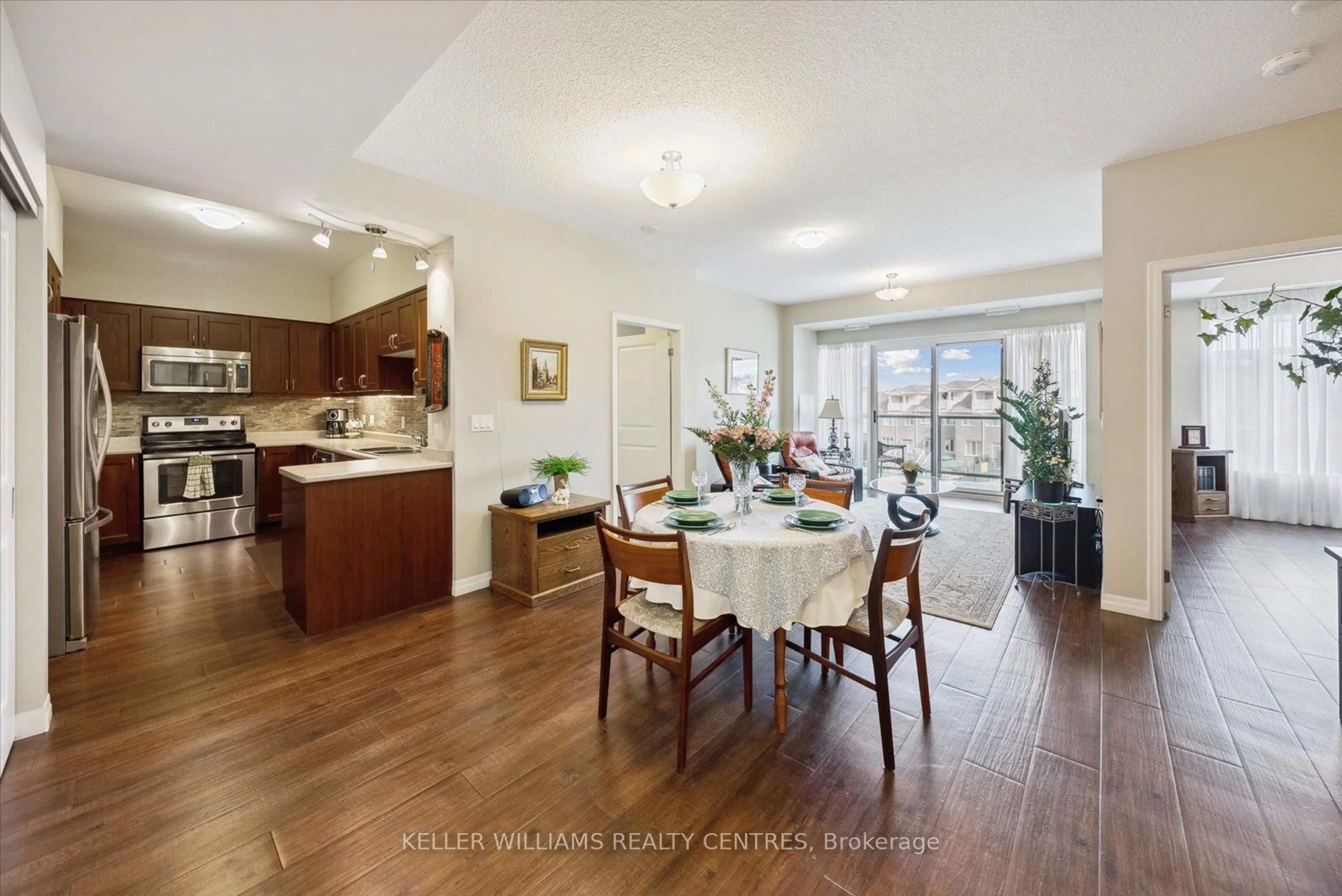 Dining room, wood floors, the street view for 400 William Graham Dr #301, Aurora Ontario L4G 1L7