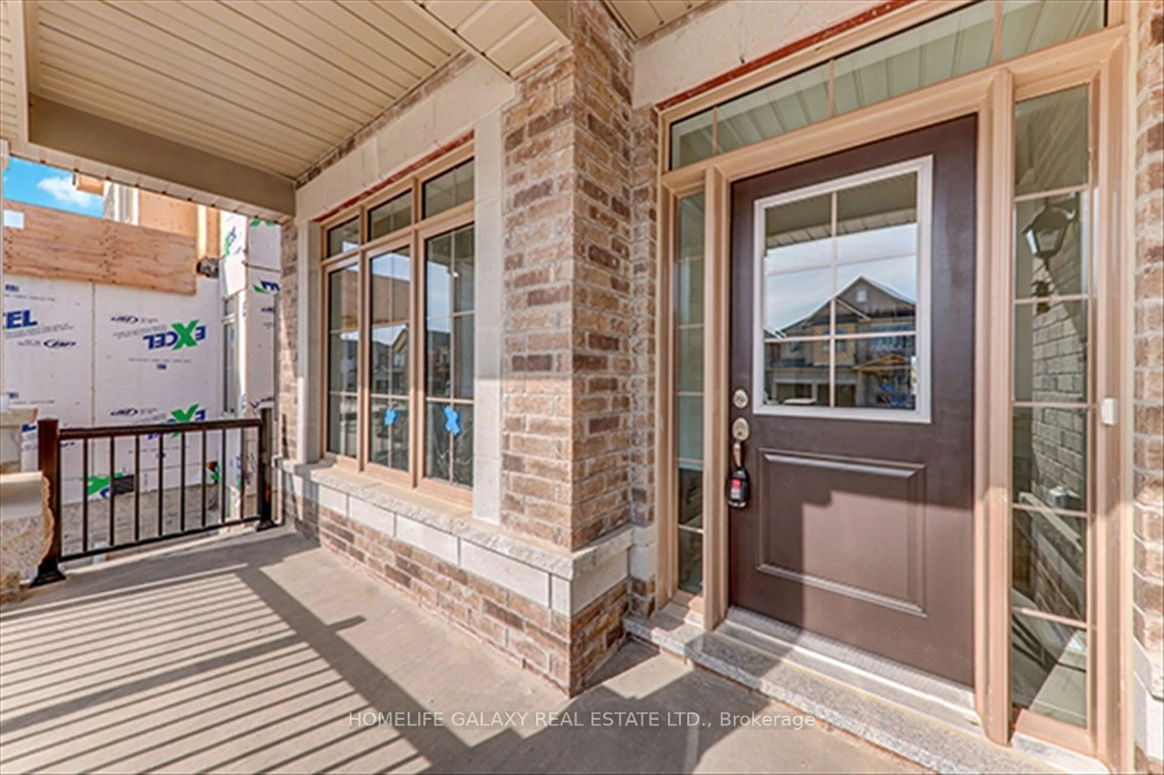 Indoor entryway, wood floors for 1530 Harker St, Innisfil Ontario L9S 4R7