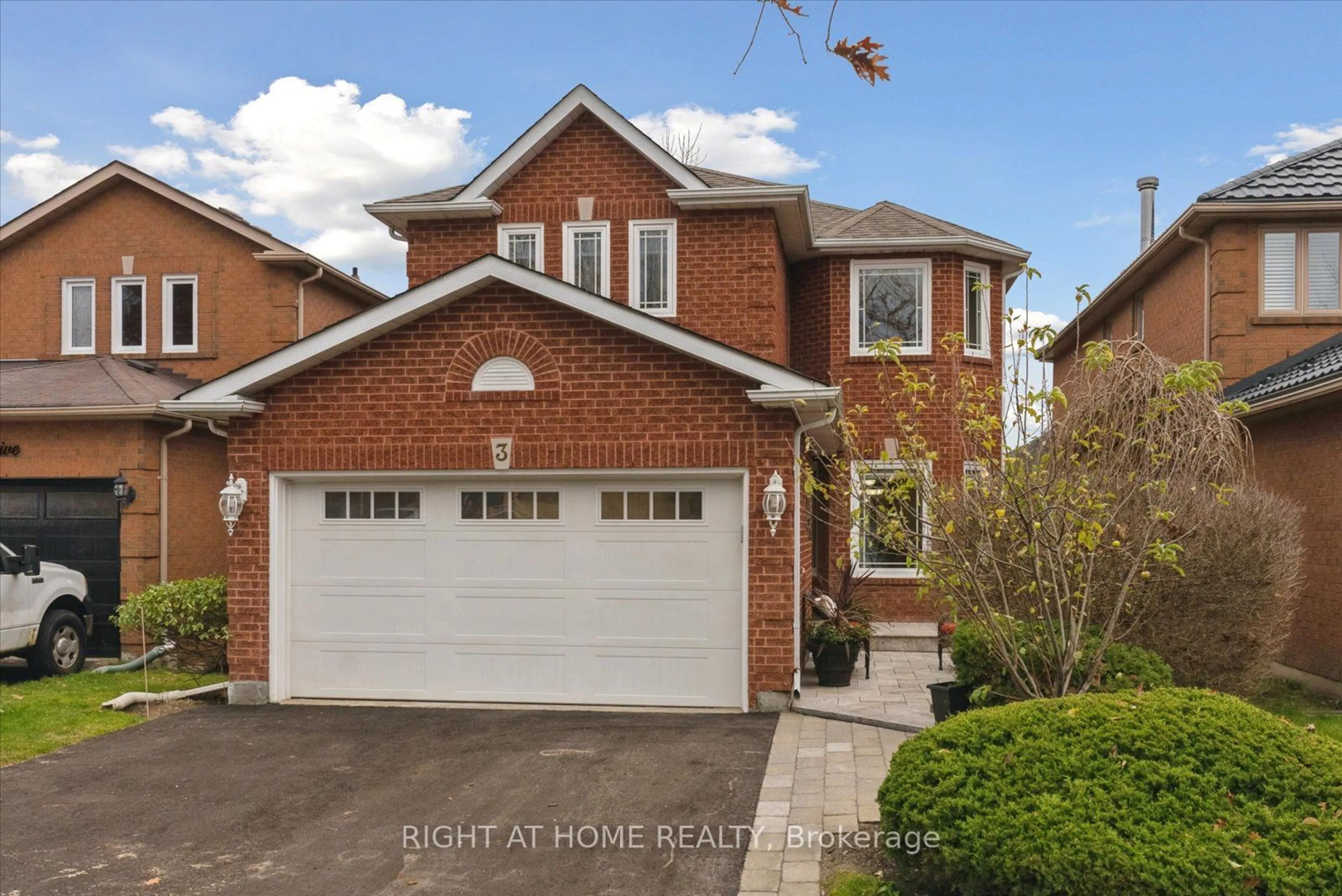 Frontside or backside of a home, cottage for 3 Red Rock Dr, Richmond Hill Ontario L4C 0E3