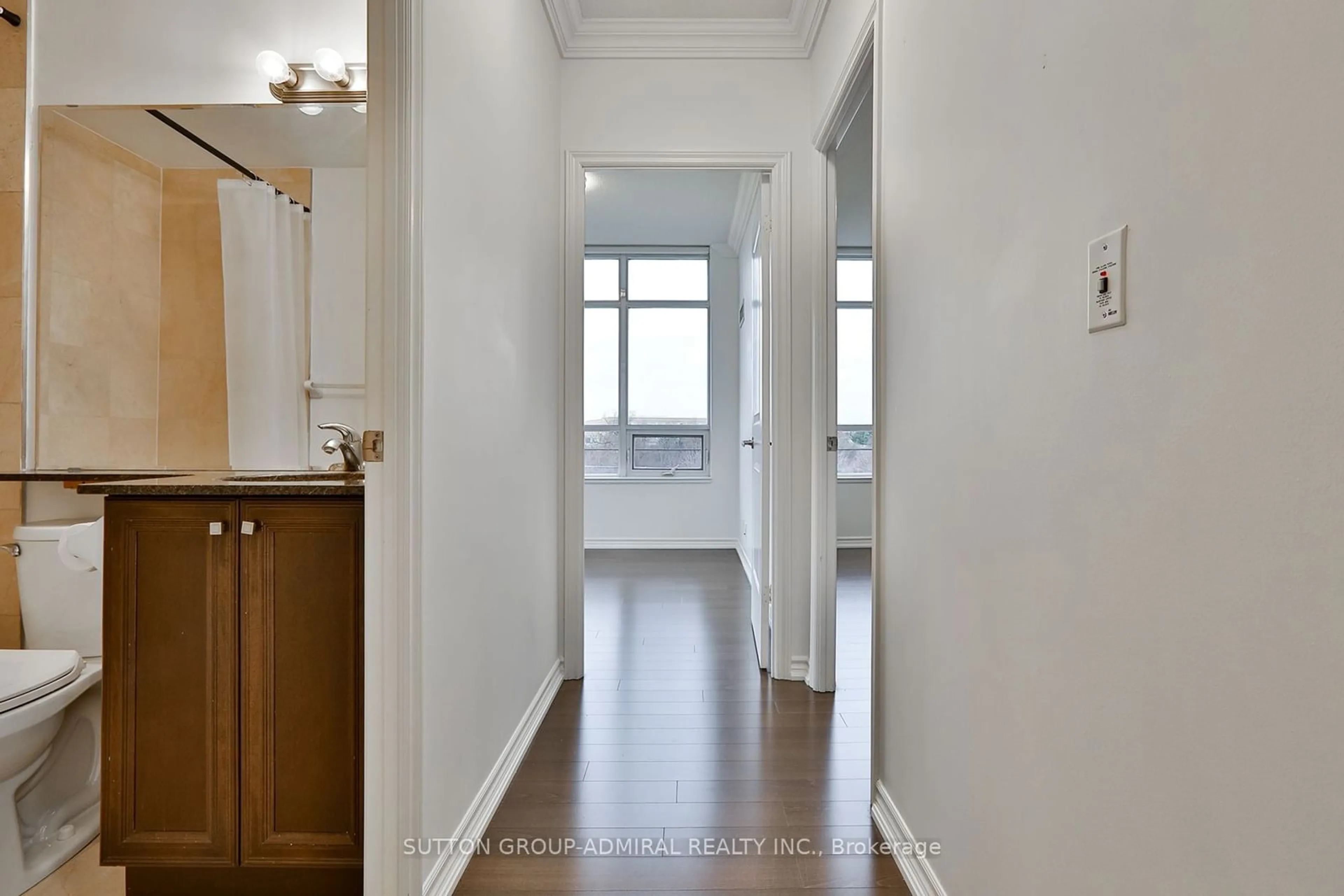 Indoor entryway, wood floors for 9235 Jane St #212, Vaughan Ontario L6A 0J8