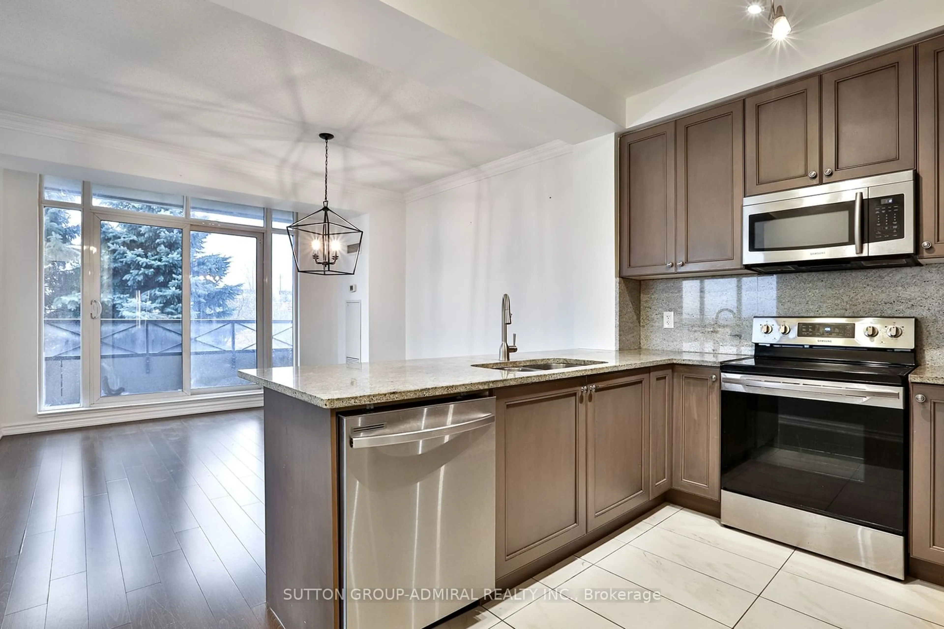 Open concept kitchen for 9235 Jane St #212, Vaughan Ontario L6A 0J8