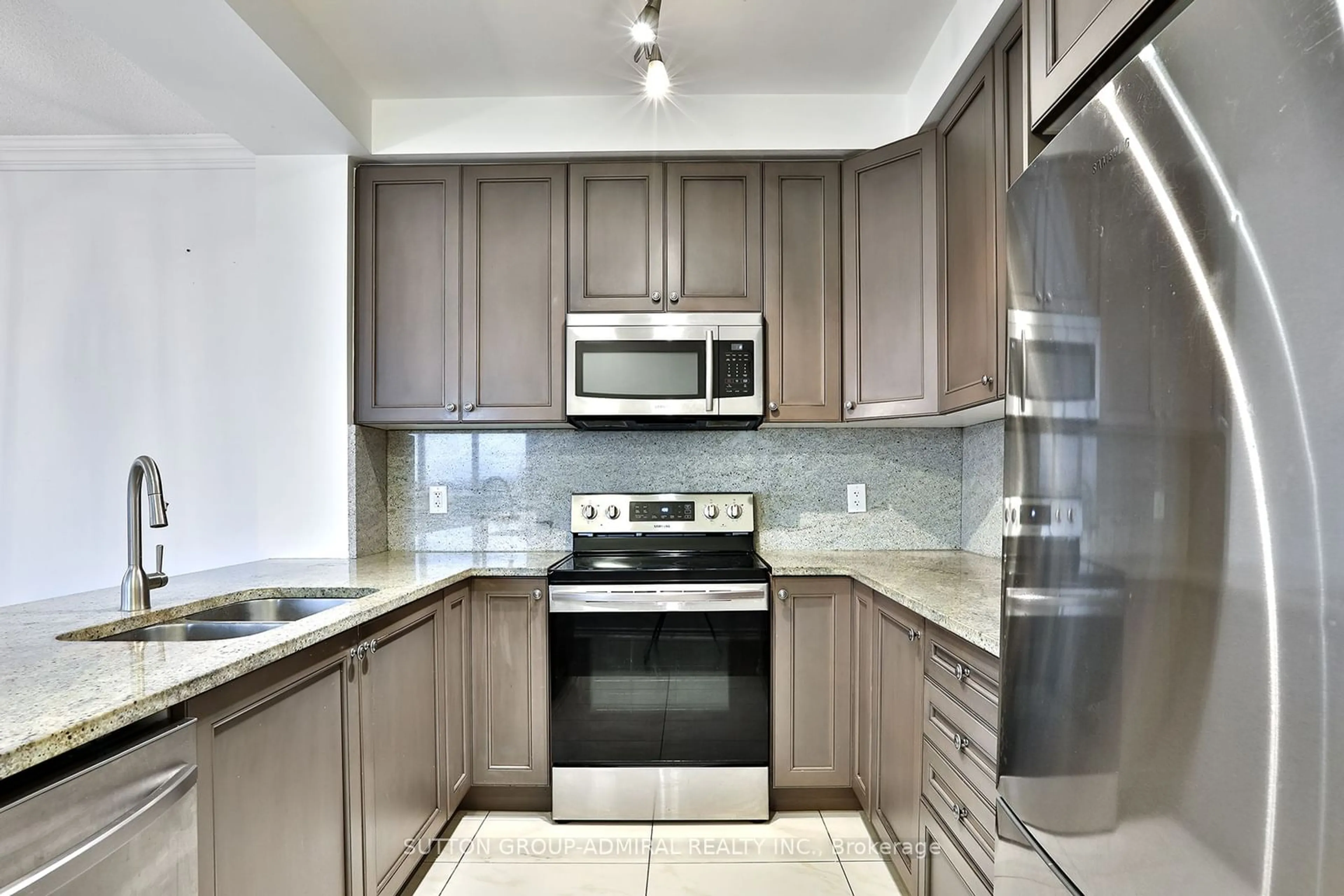 Standard kitchen, ceramic floors for 9235 Jane St #212, Vaughan Ontario L6A 0J8