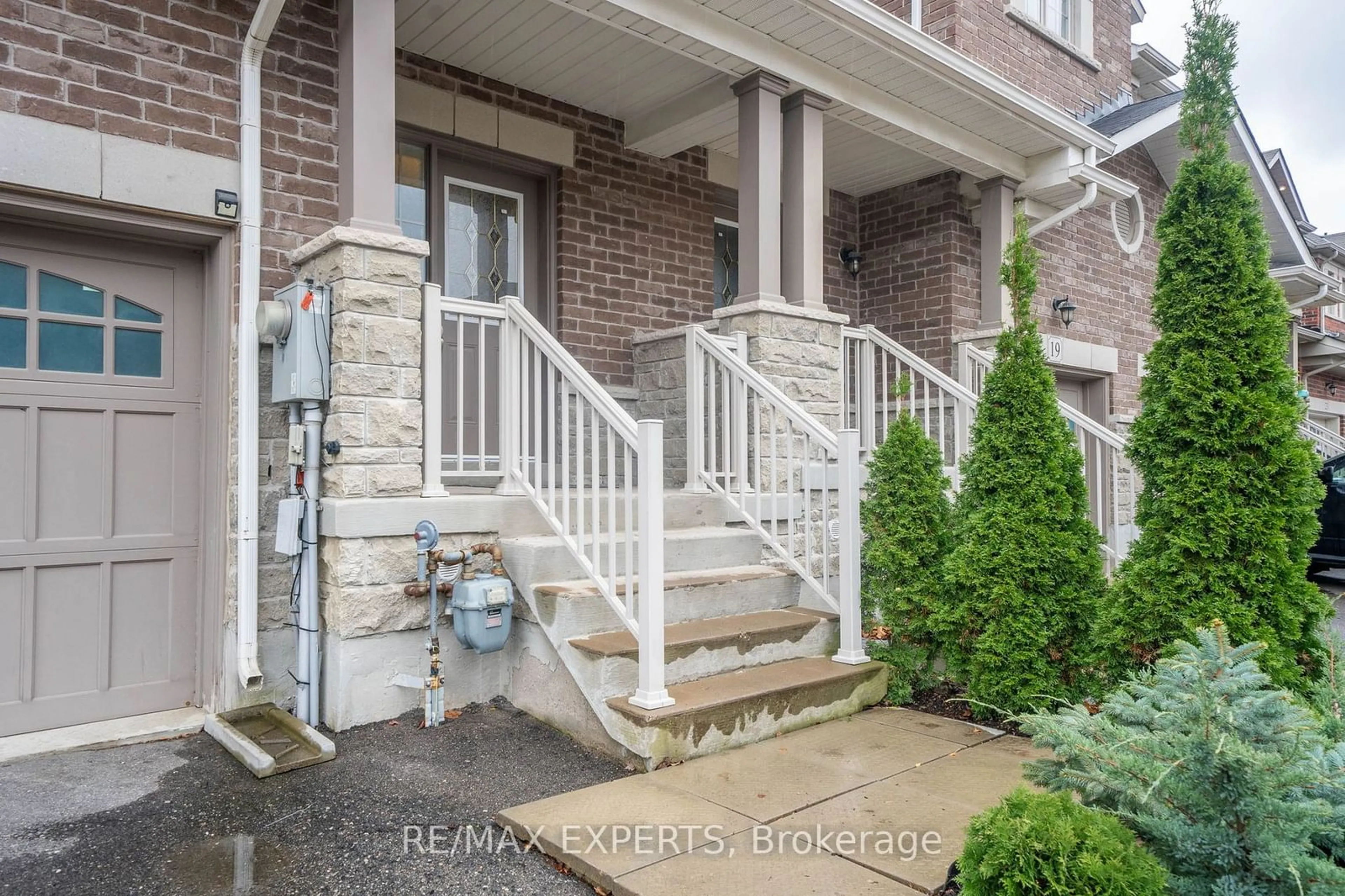 A pic from exterior of the house or condo, the street view for 17 Zachary Pl, Vaughan Ontario L4H 0C2