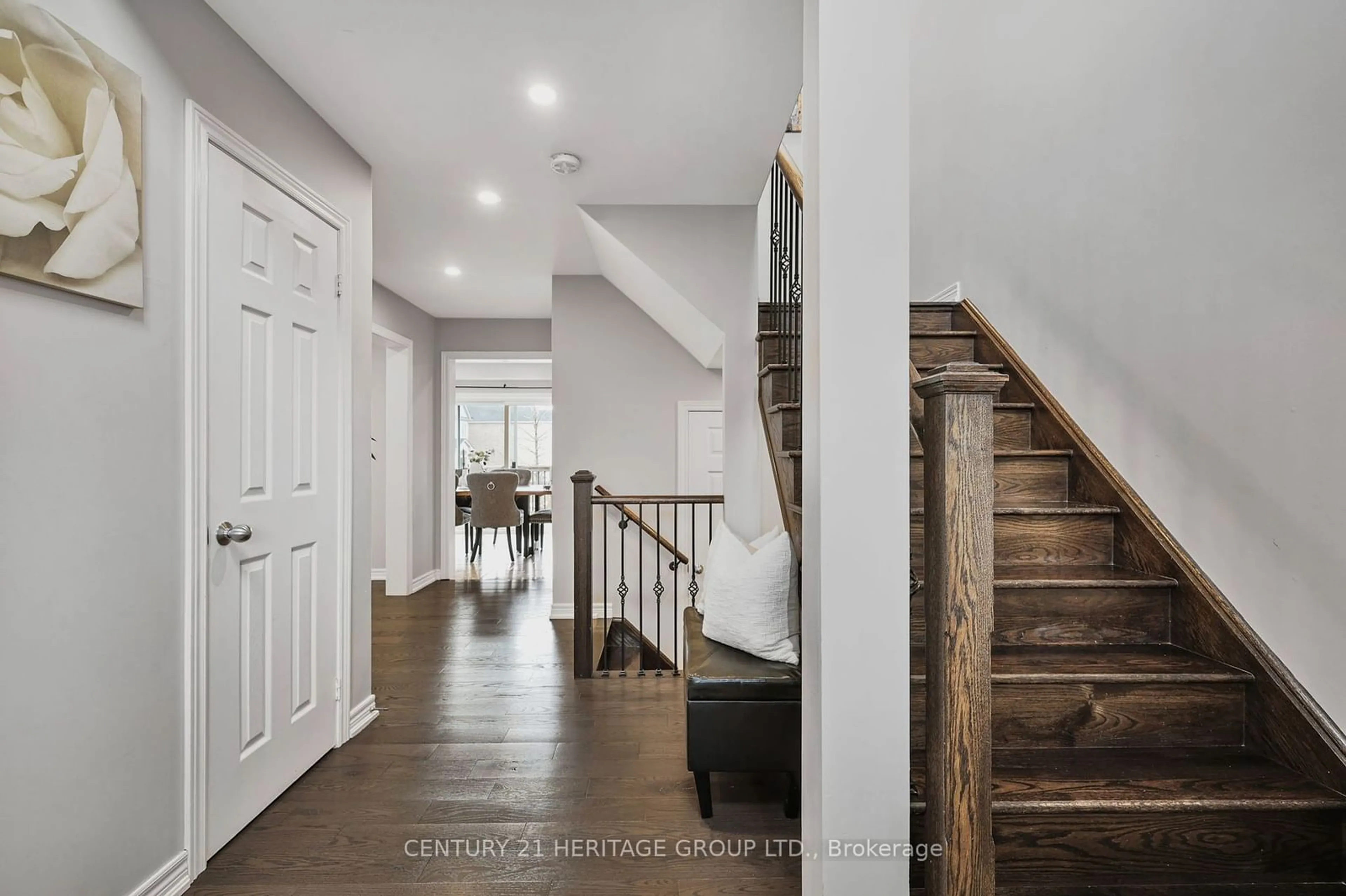 Indoor entryway, wood floors for 243 Armstrong Cres, Bradford West Gwillimbury Ontario L3Z 0L4