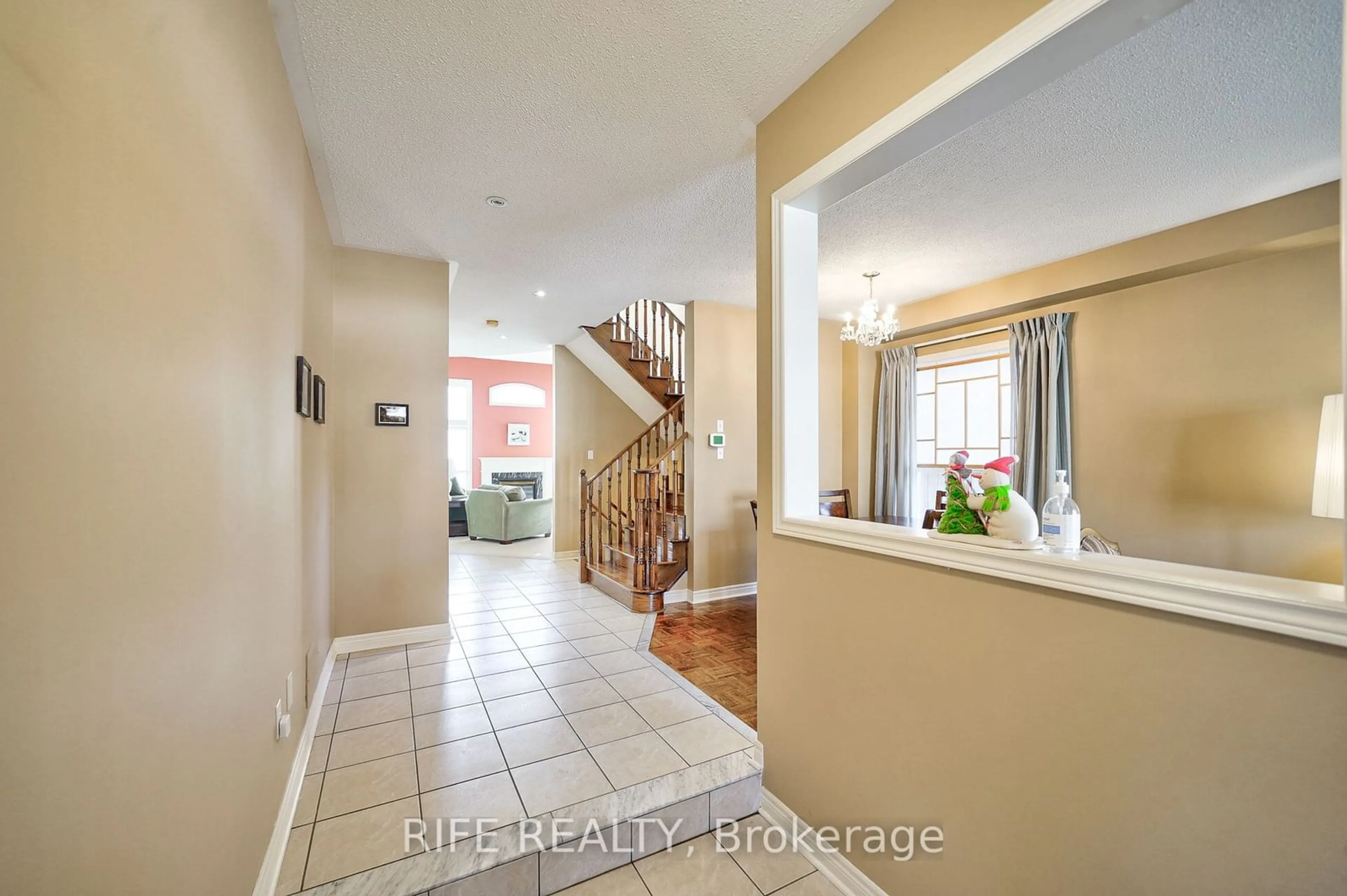 Indoor entryway, wood floors for 226 Ridgecrest Rd, Markham Ontario L6C 2X2