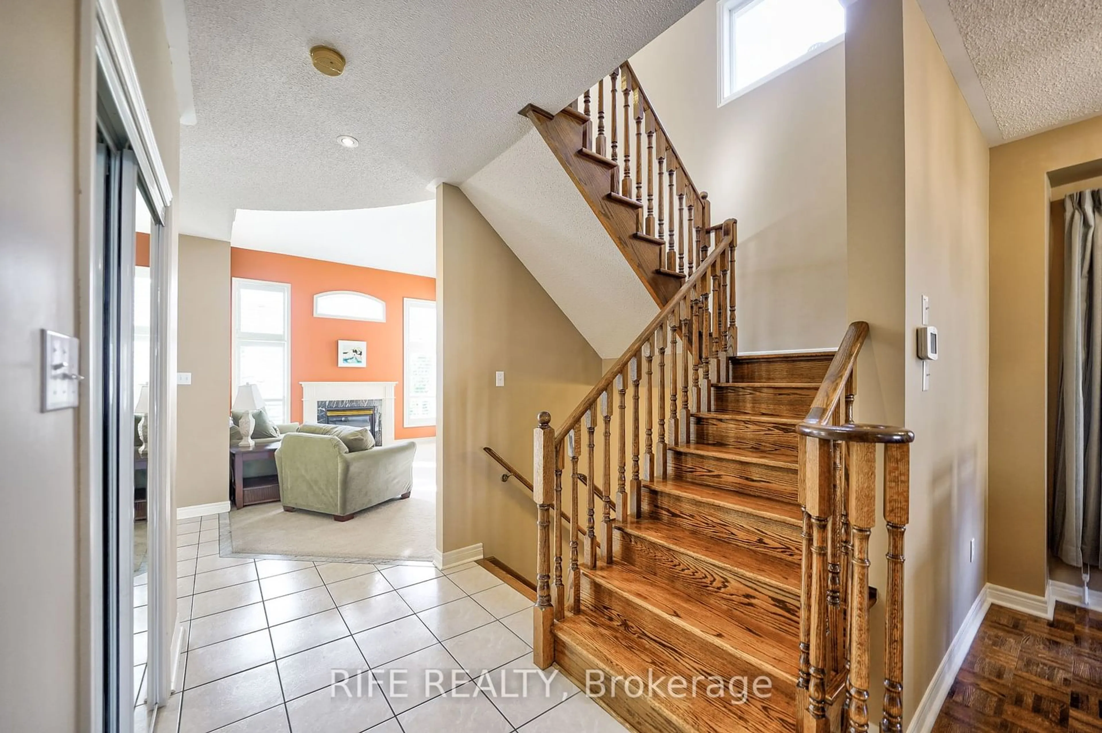 Indoor entryway, wood floors for 226 Ridgecrest Rd, Markham Ontario L6C 2X2