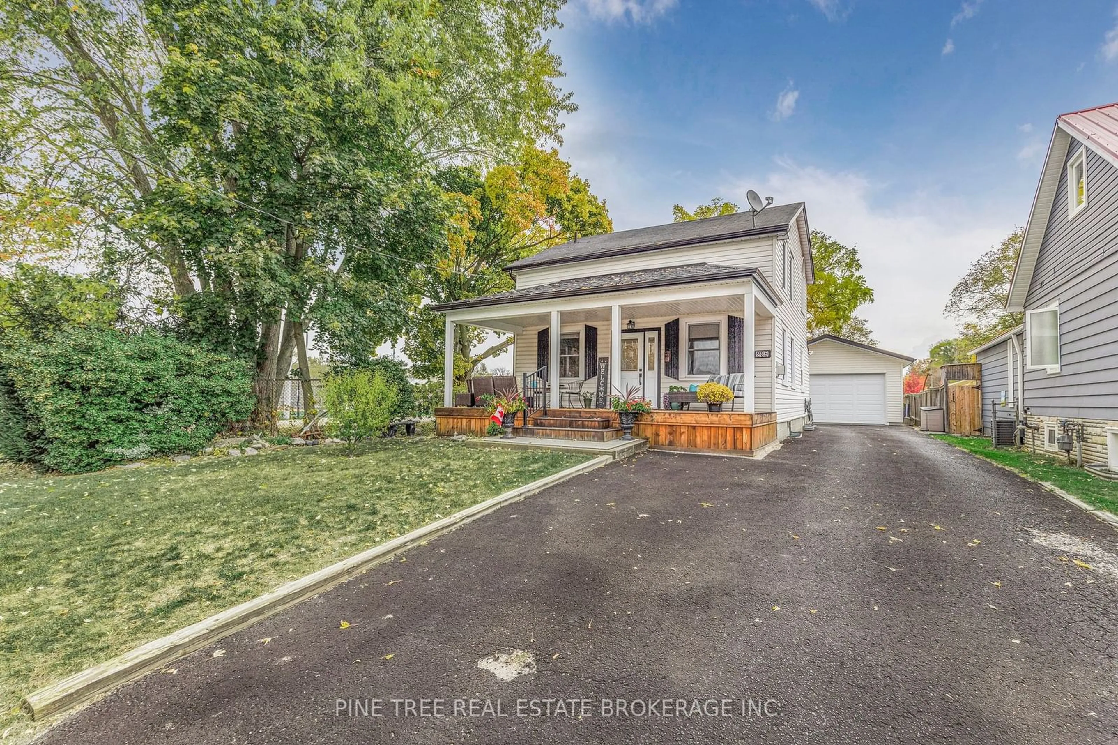 A pic from exterior of the house or condo, the street view for 239 Pine St, Newmarket Ontario L3Y 3R2