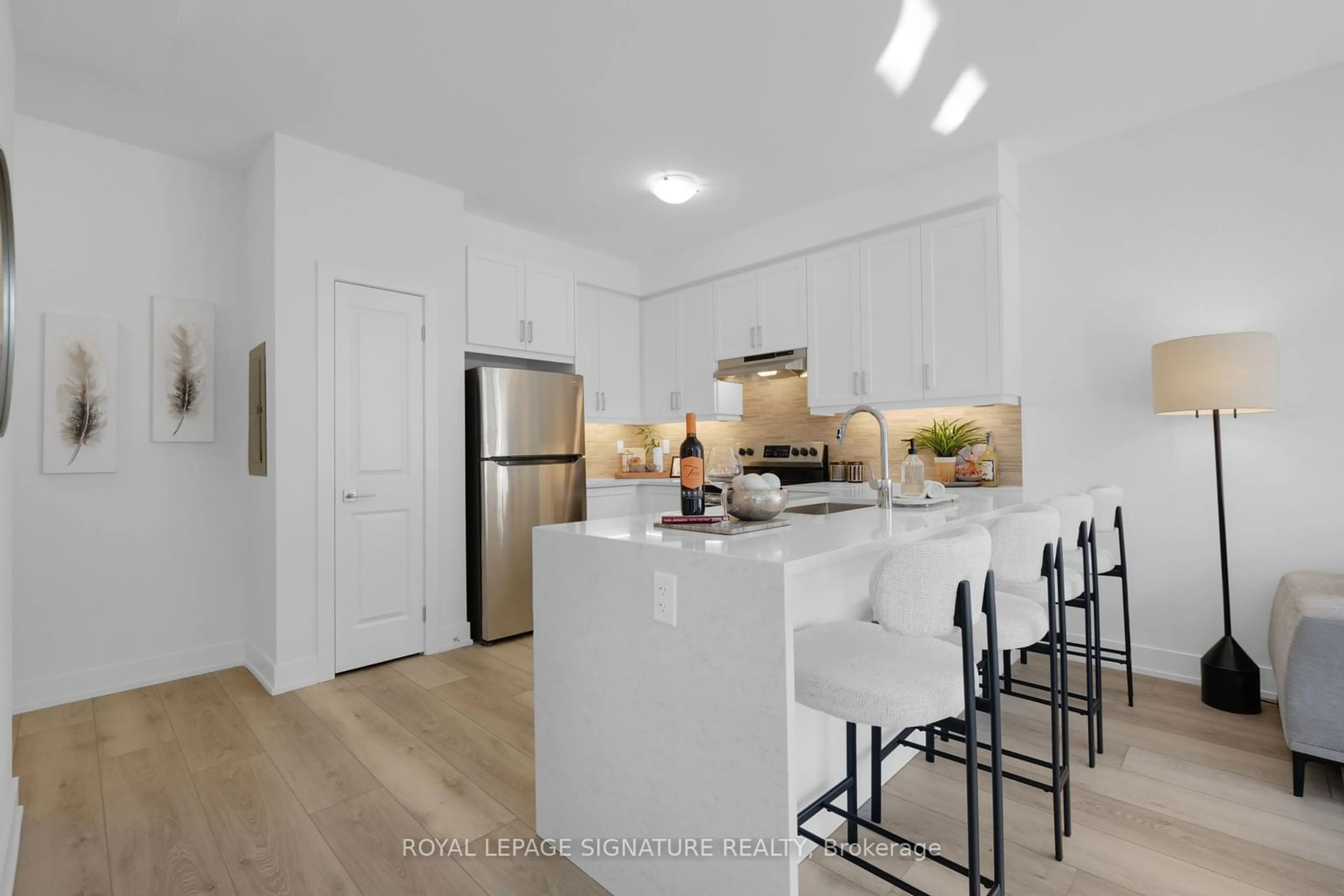 Open concept kitchen for 2 Phelps Lane #9, Richmond Hill Ontario L4E 1J4