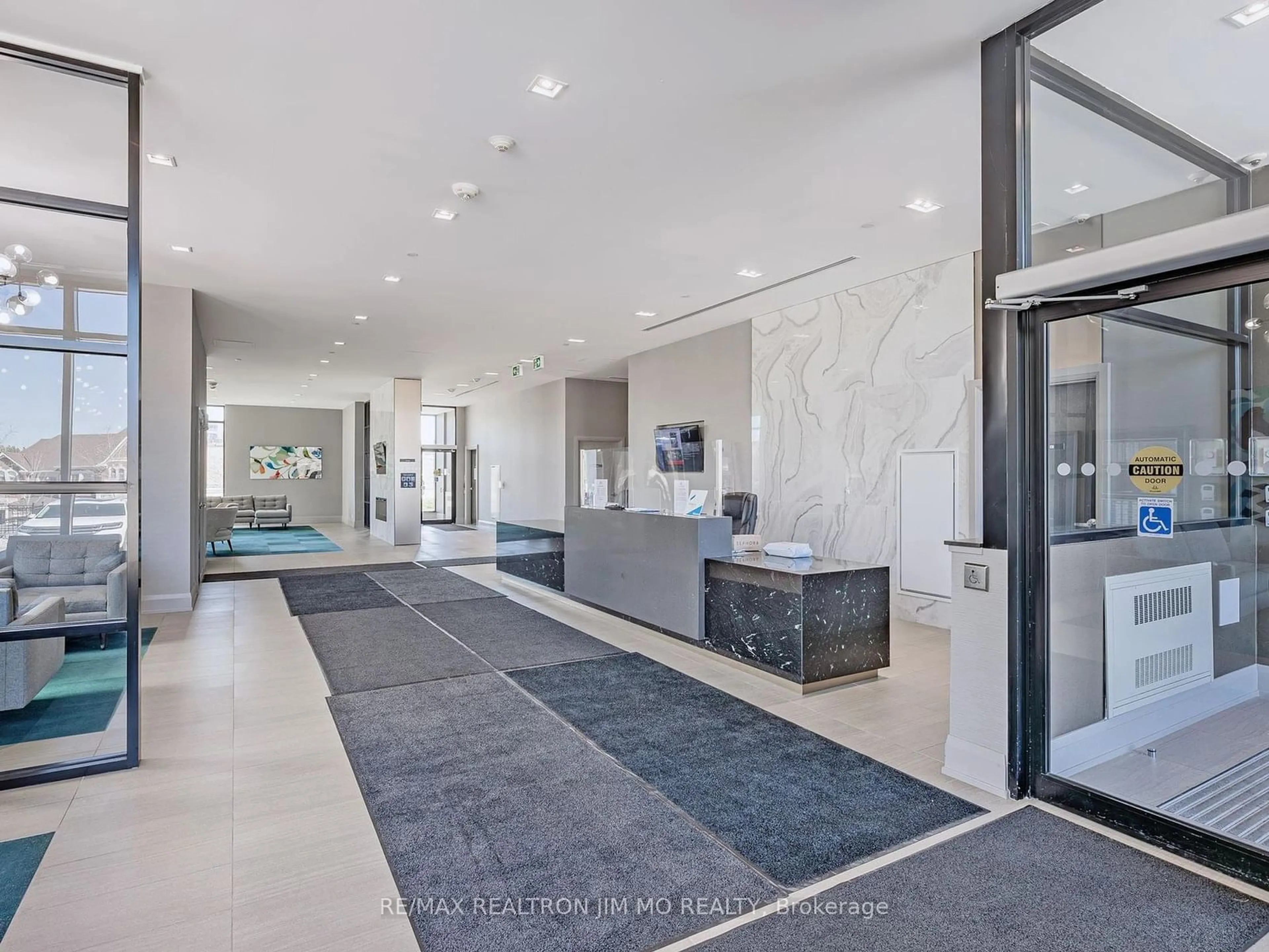 Indoor foyer, cement floor for 555 William Graham Dr #PH 416, Aurora Ontario L4G 3H9