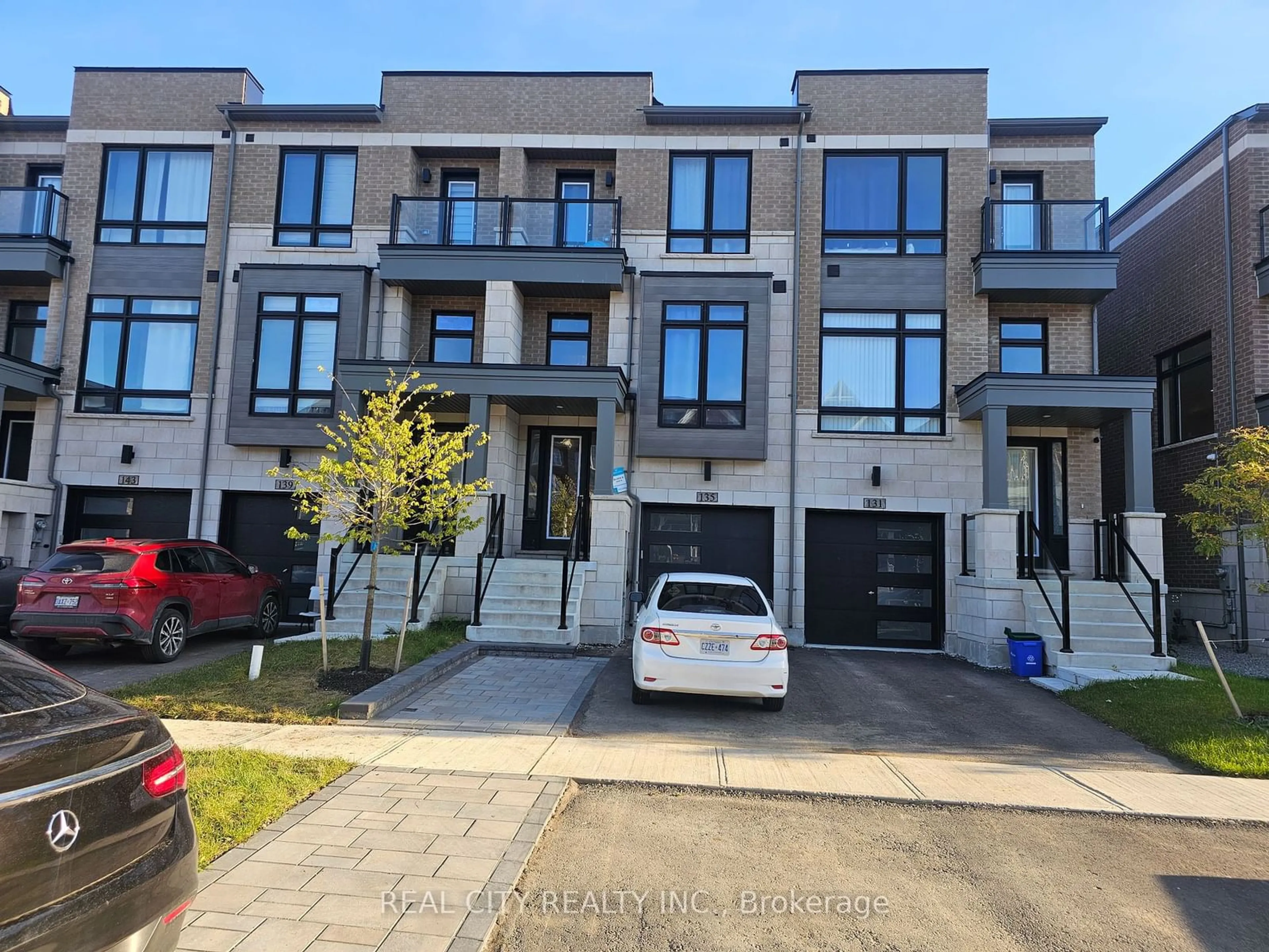 A pic from exterior of the house or condo, the street view for 135 Farooq Blvd, Vaughan Ontario L4L 1A6