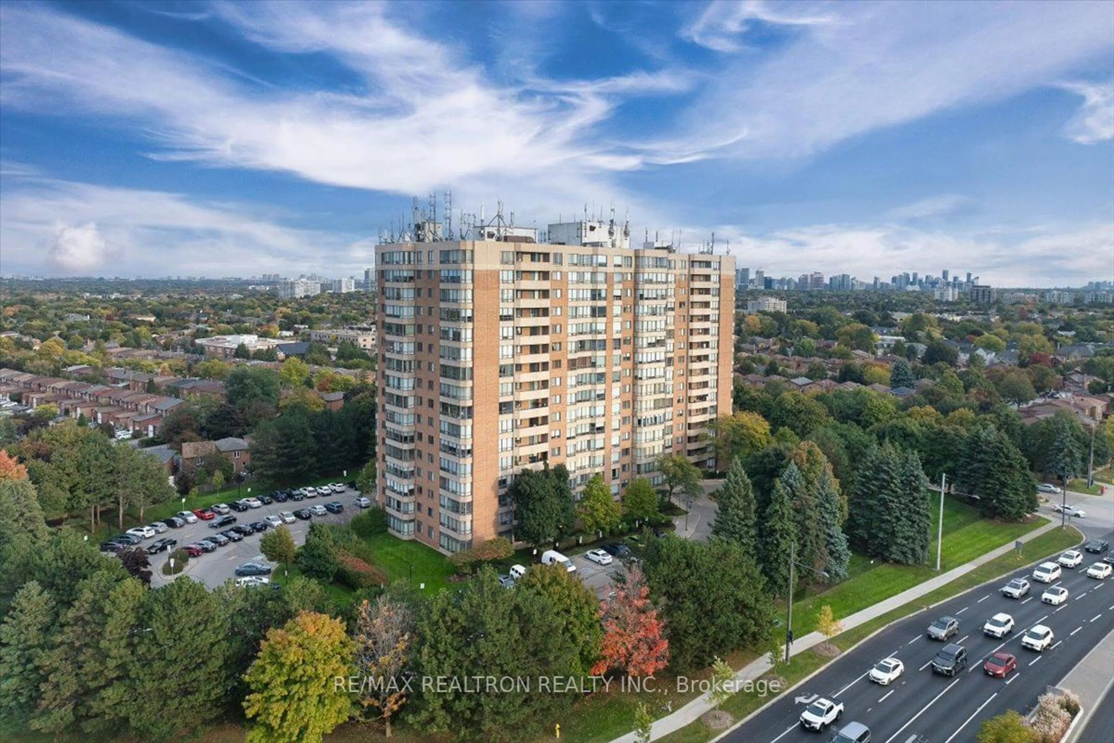 A pic from exterior of the house or condo, the view of city buildings for 7601 Bathurst St #103, Vaughan Ontario L4J 4H5