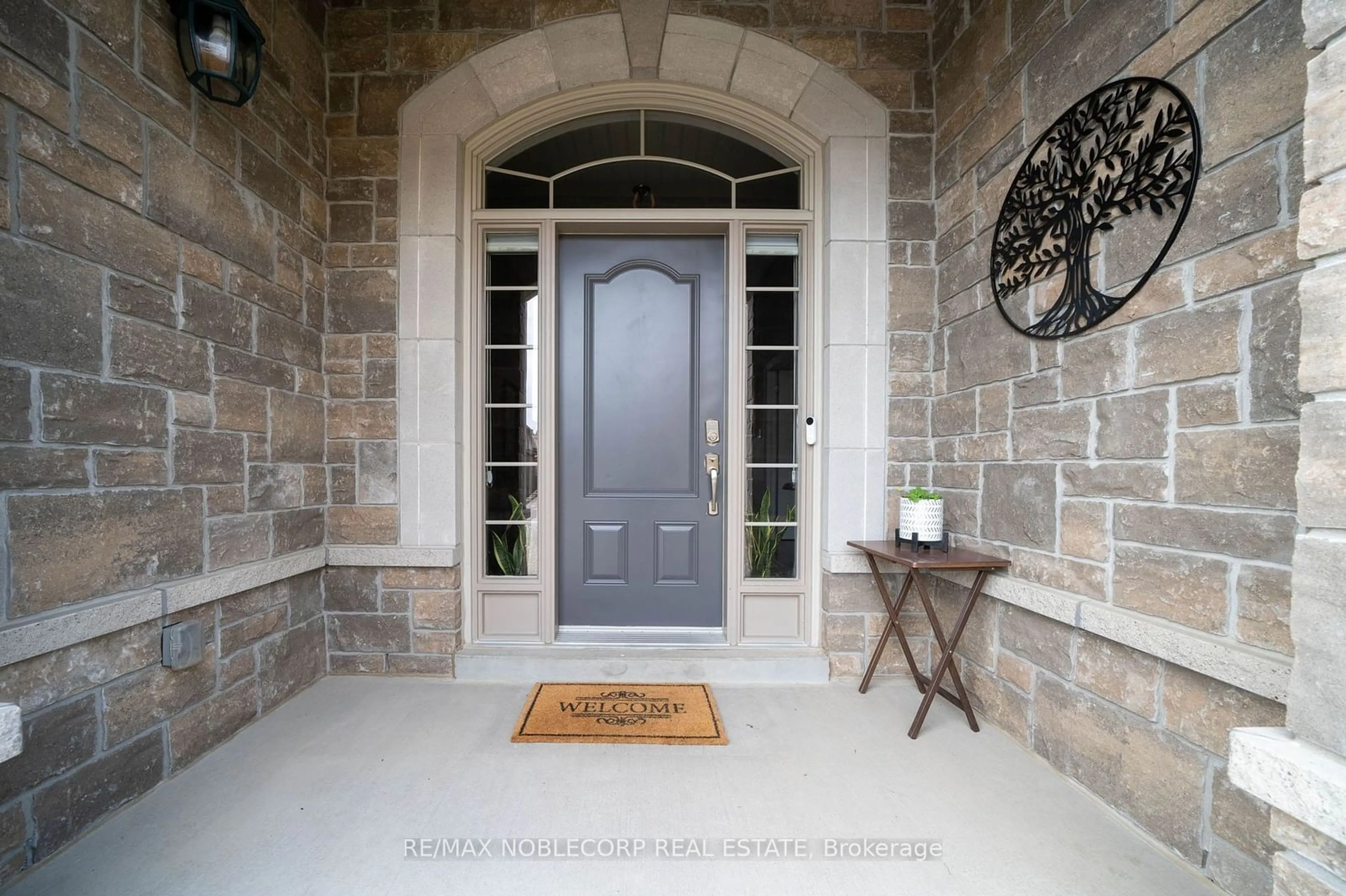 Indoor entryway, cement floor for 18 Upper Highland #31, New Tecumseth Ontario L9R 0K5