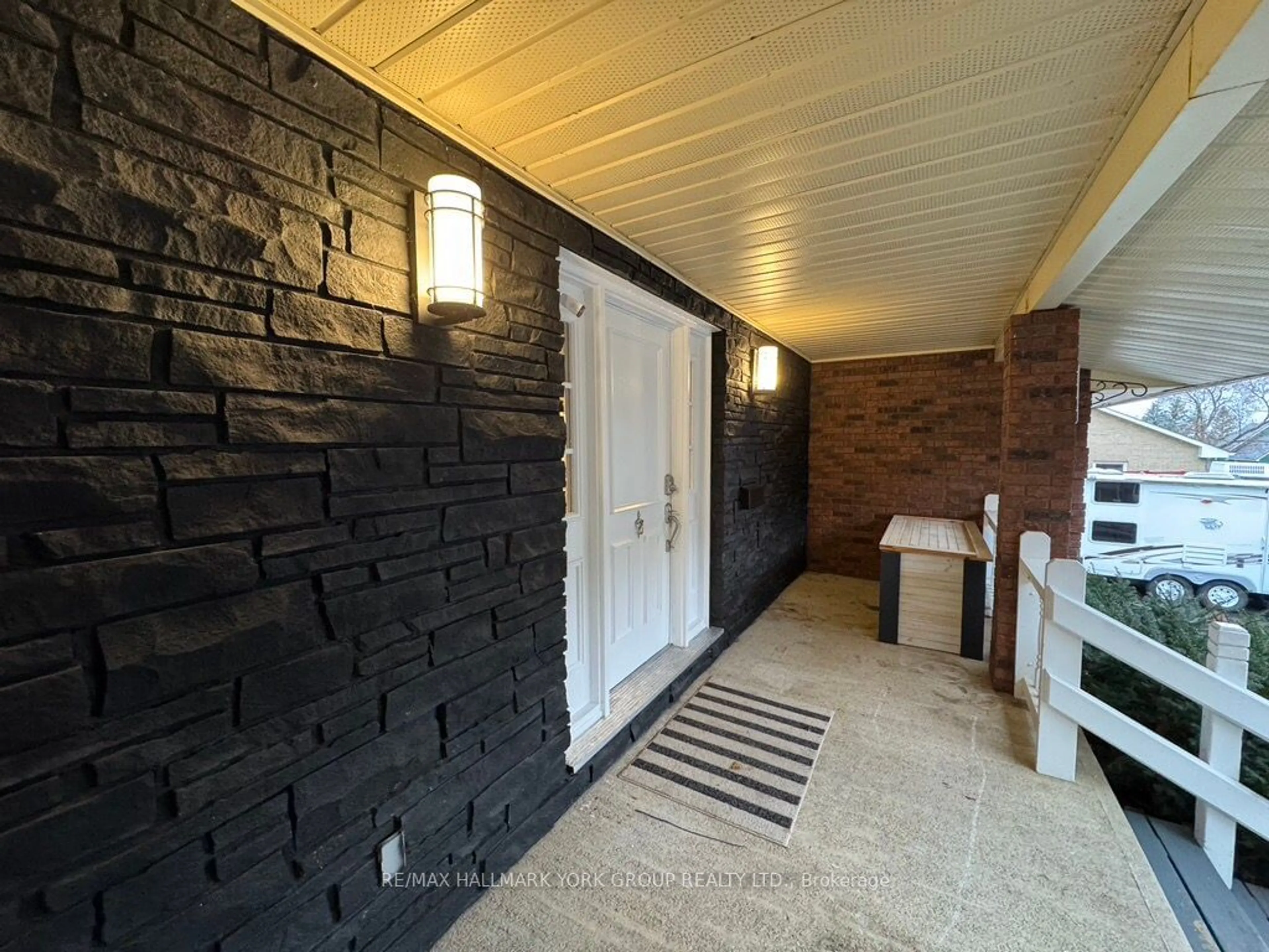 Indoor entryway, cement floor for 10 Dafoe St, Uxbridge Ontario L0E 1T0