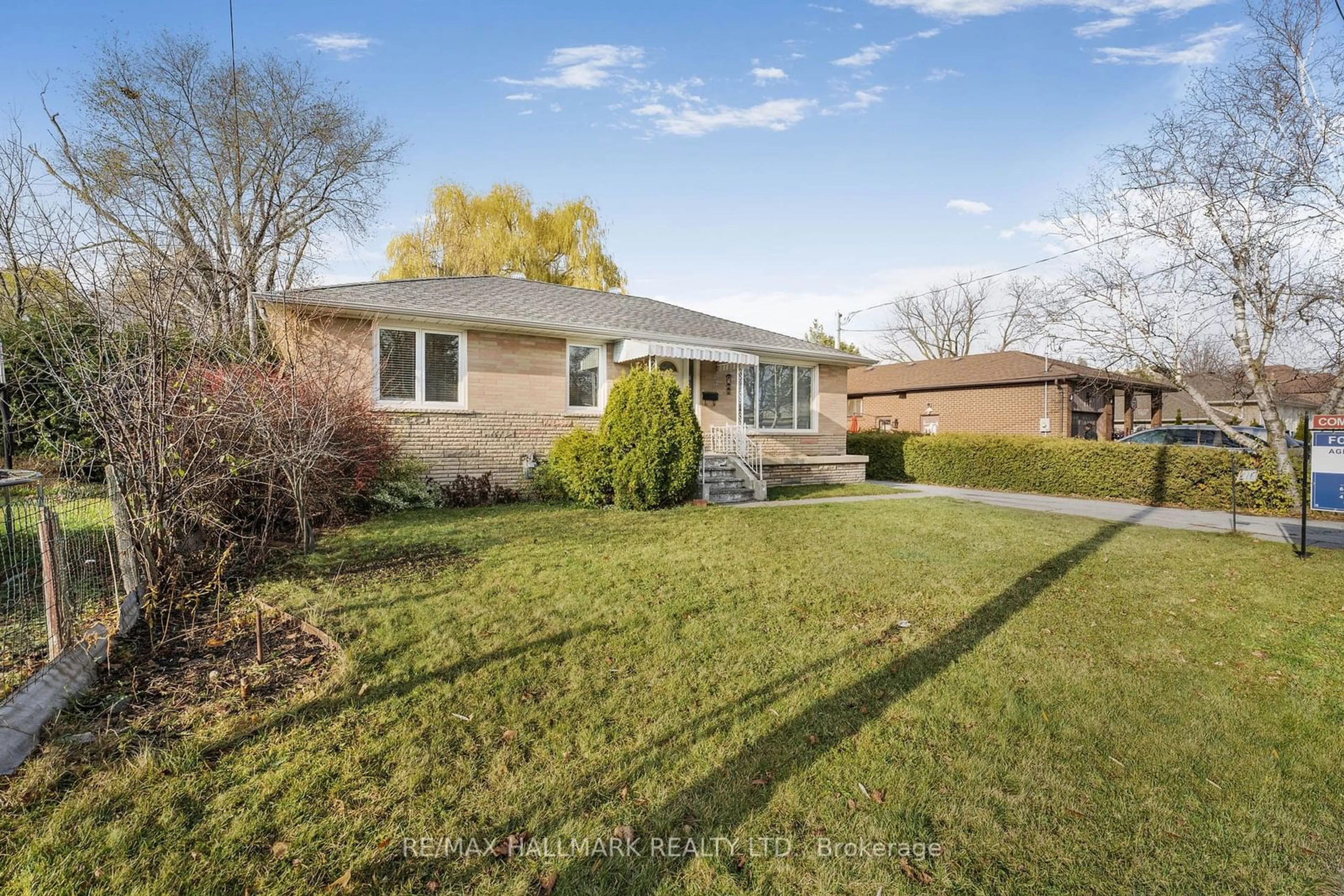 Frontside or backside of a home, the fenced backyard for 216 Norfolk Ave, Richmond Hill Ontario L4C 2C9