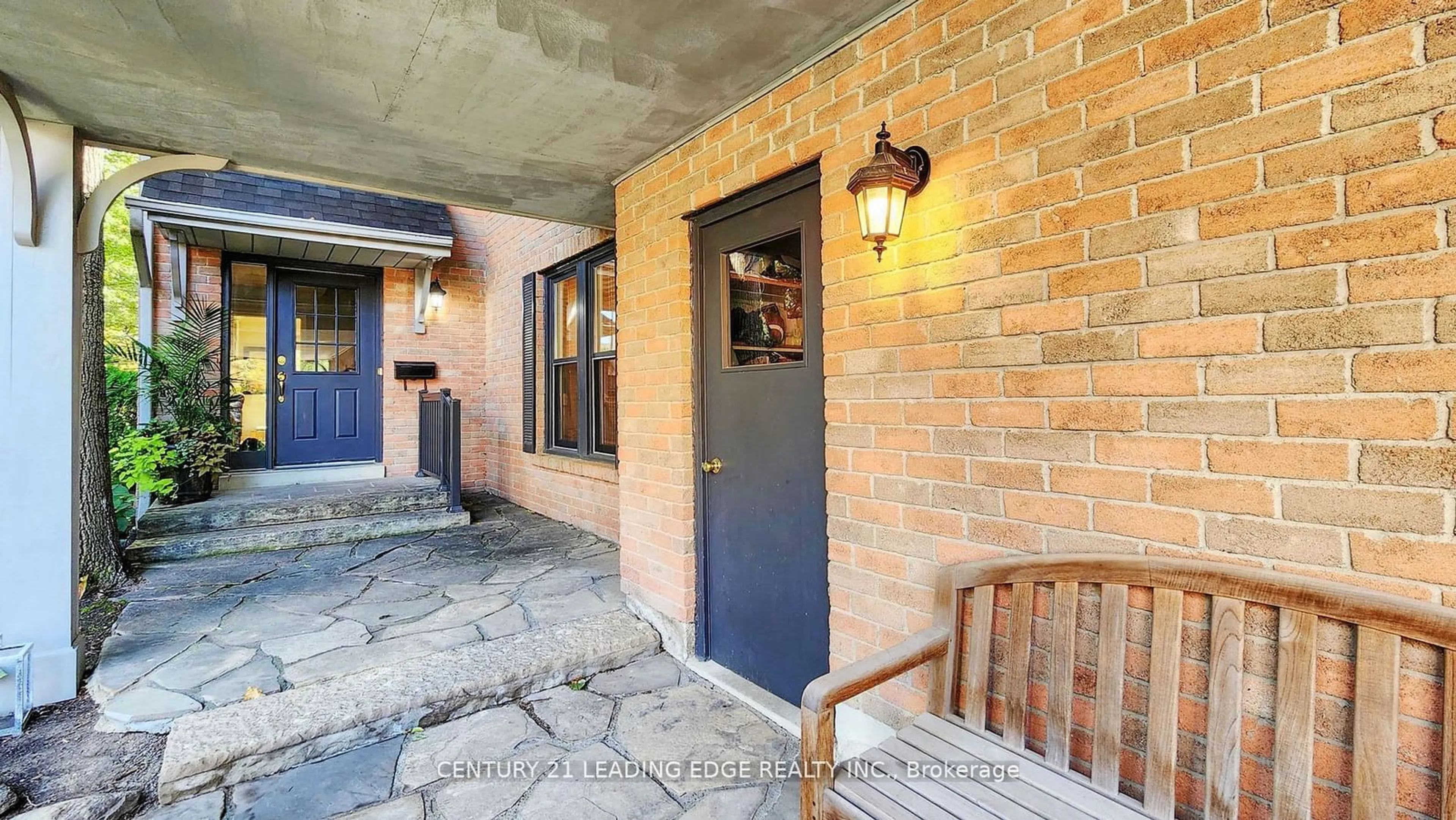 Indoor entryway, cement floor for 34 Rosemead Clse, Markham Ontario L3R 3Z3