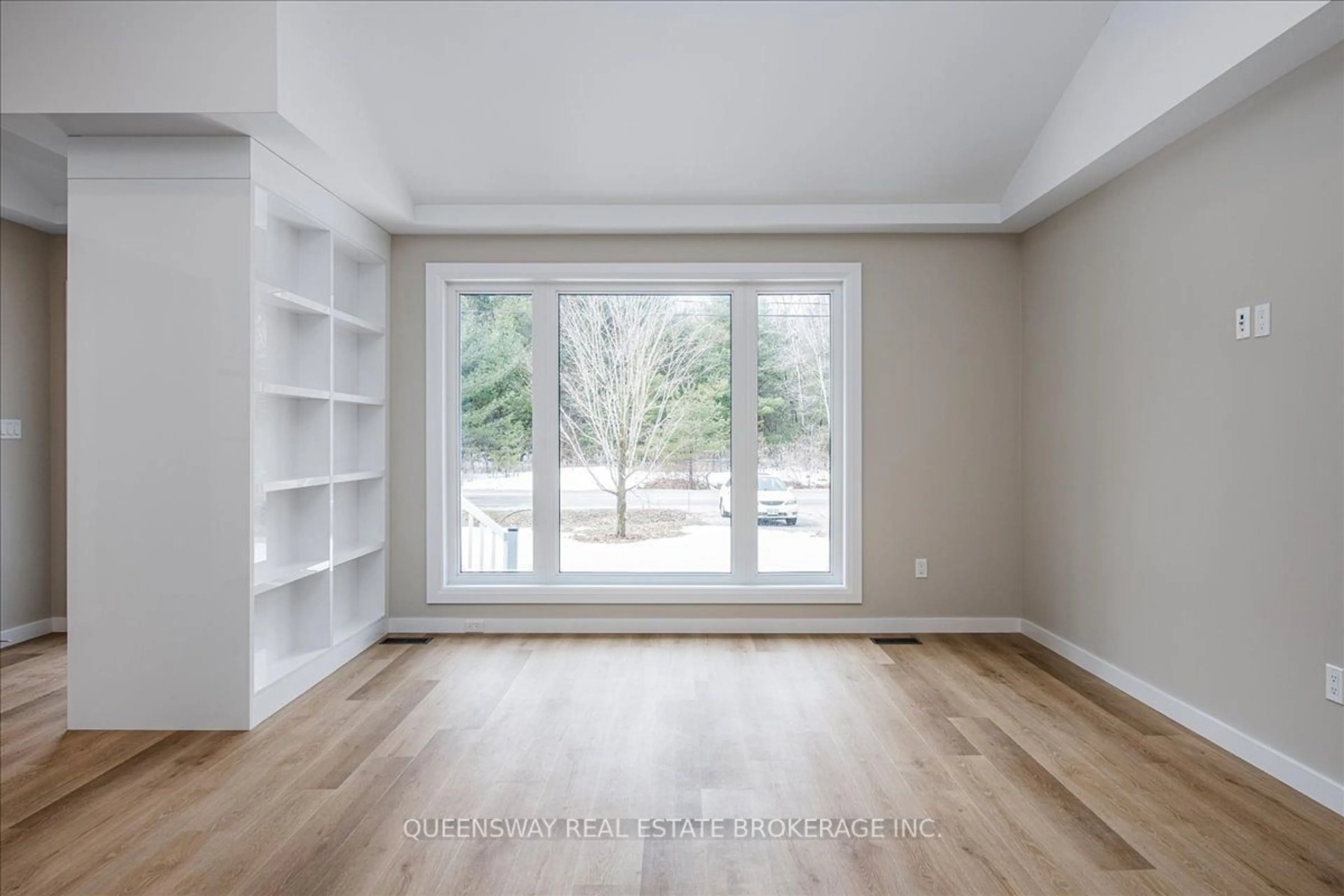 A pic of a room, wood floors for 3229 25 Sdrd, Innisfil Ontario L9S 2J7