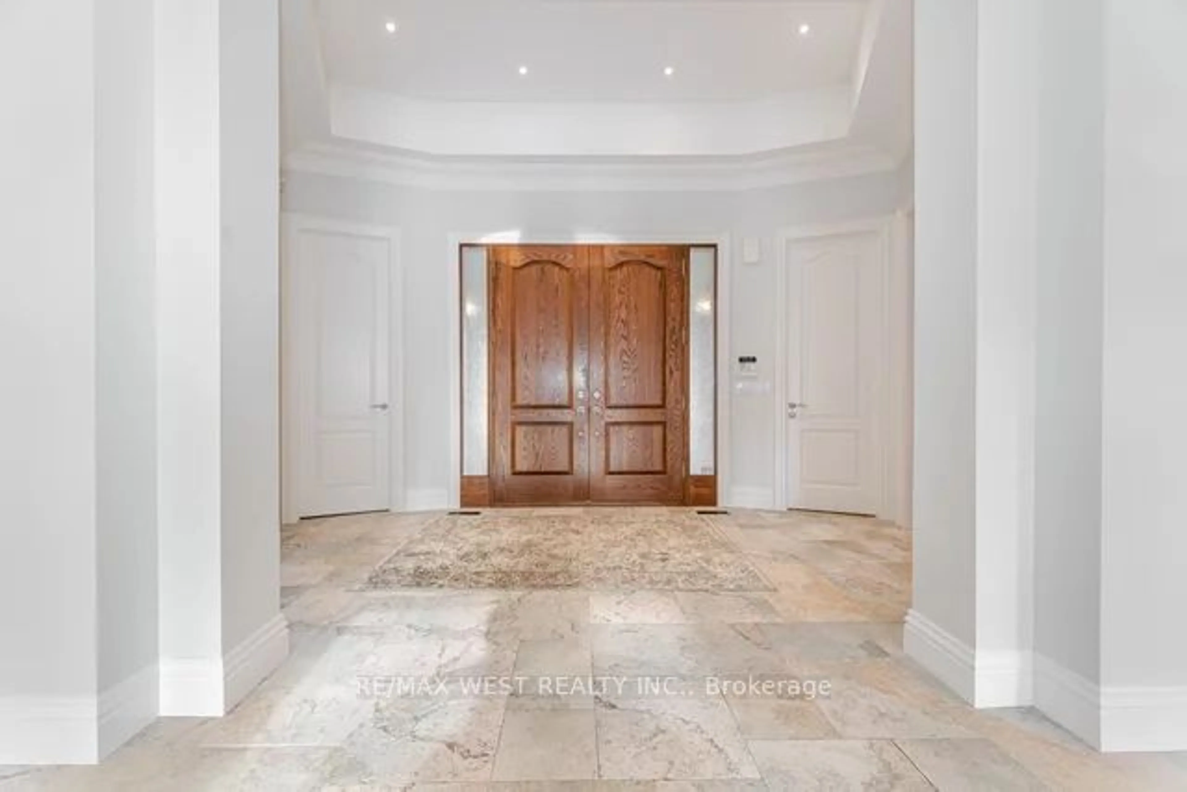 Indoor foyer, wood floors for 111 Mattucci Crt, Vaughan Ontario L3L 0A9