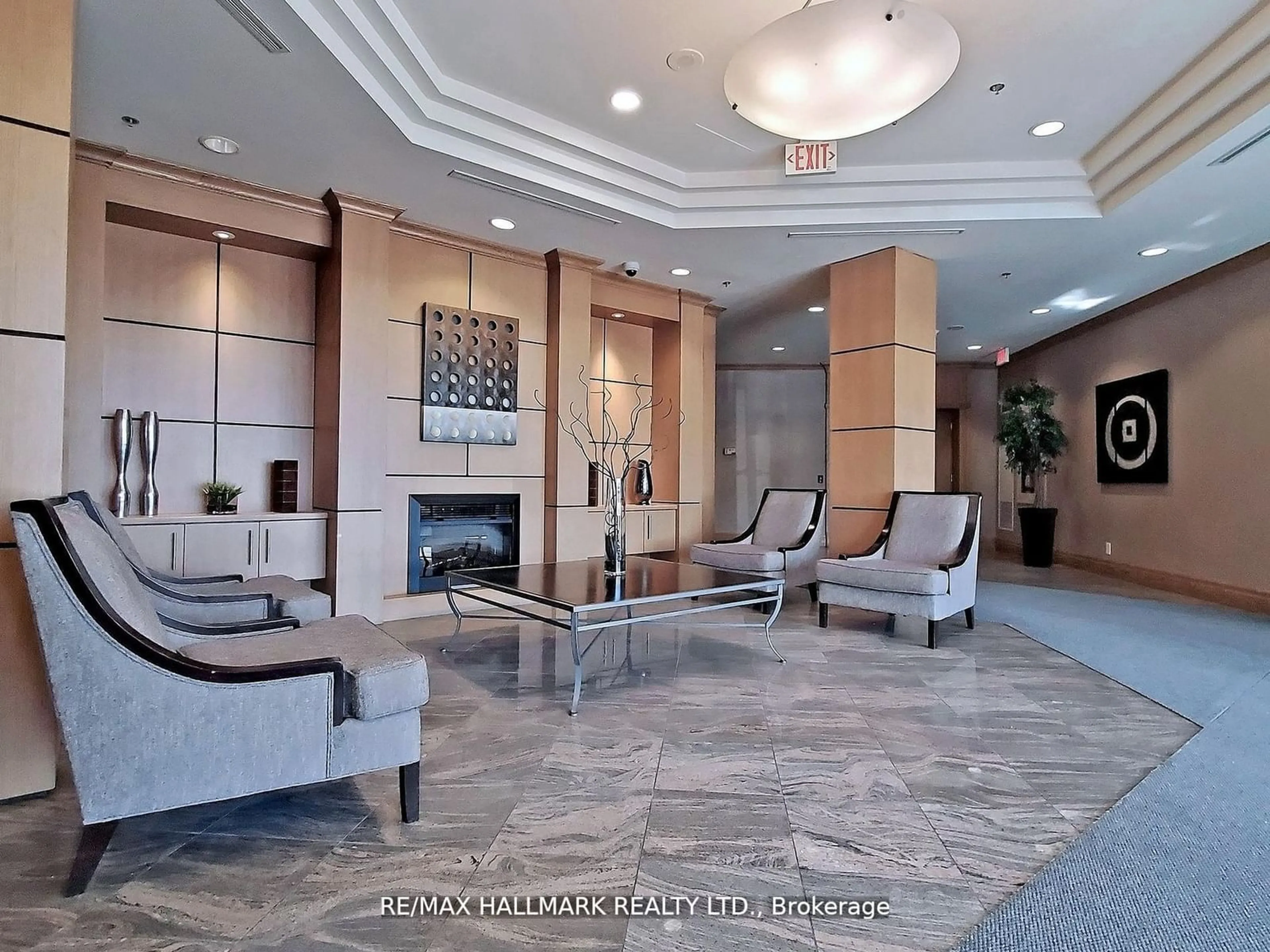 Indoor lobby, ceramic floors for 185 Oneida Cres #503, Richmond Hill Ontario L4B 0B1