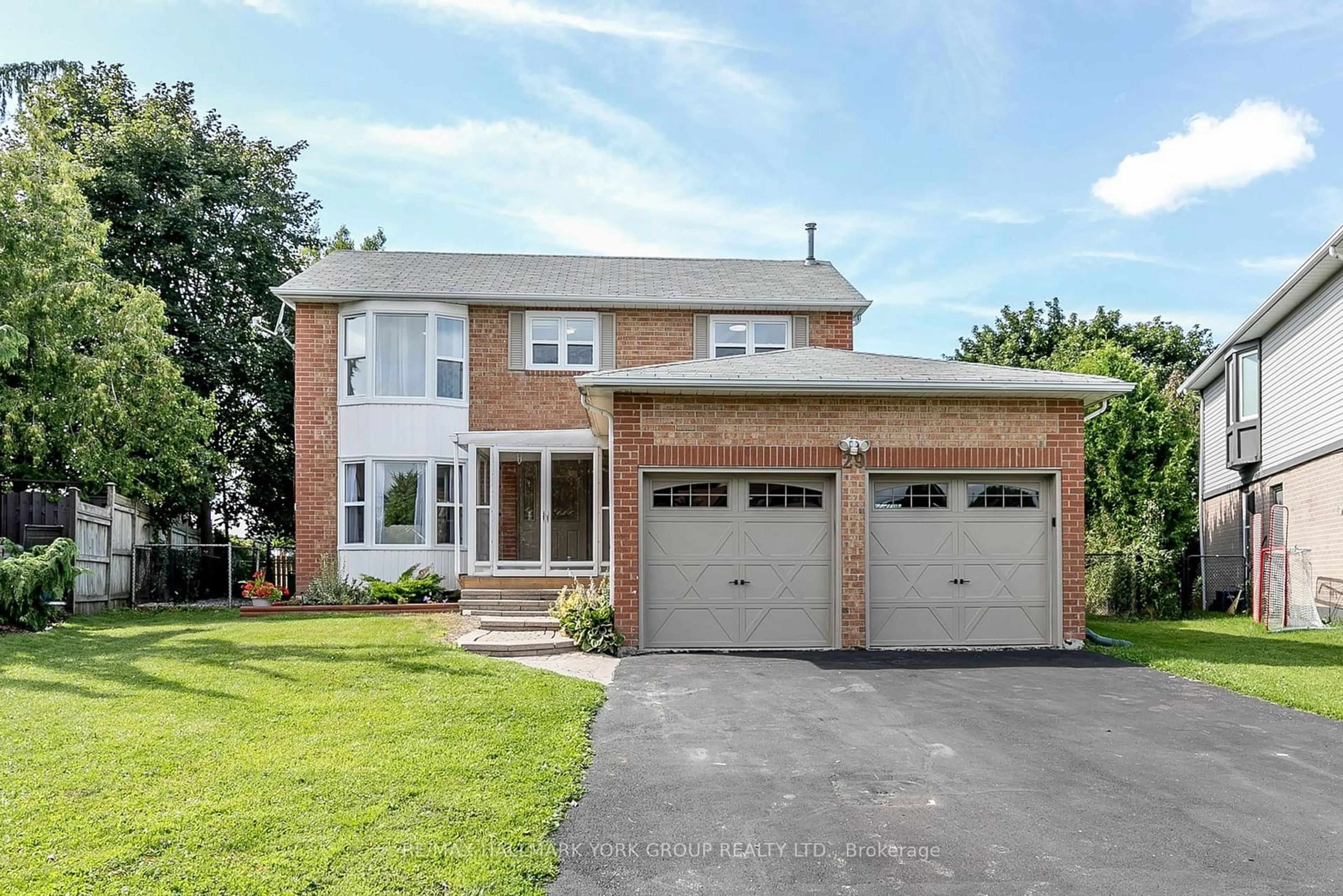 Home with brick exterior material for 29 Eves Crt, Newmarket Ontario L3Y 7P8