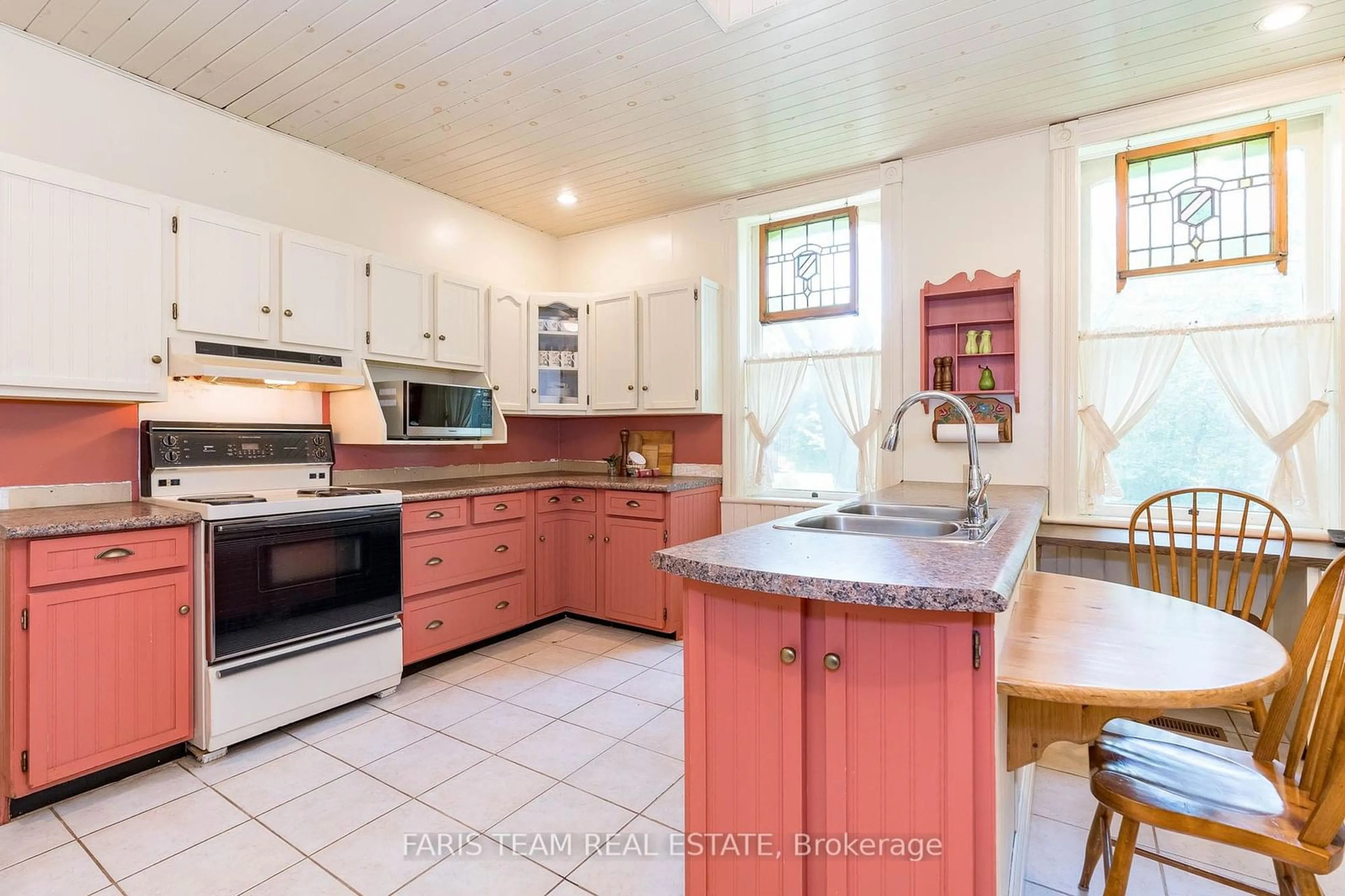 Kitchen, wood floors, cottage for 4 Thomas St, Adjala-Tosorontio Ontario L0M 1K0