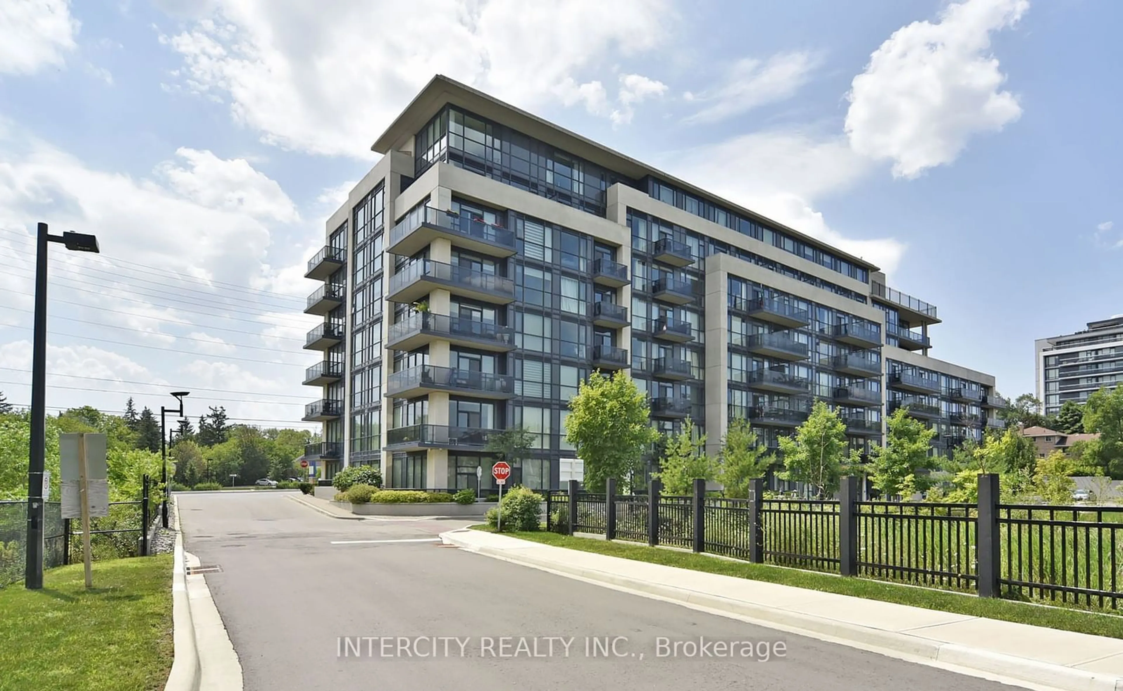 A pic from exterior of the house or condo, the street view for 4700 Highway 7 #522, Vaughan Ontario L4L 0B4