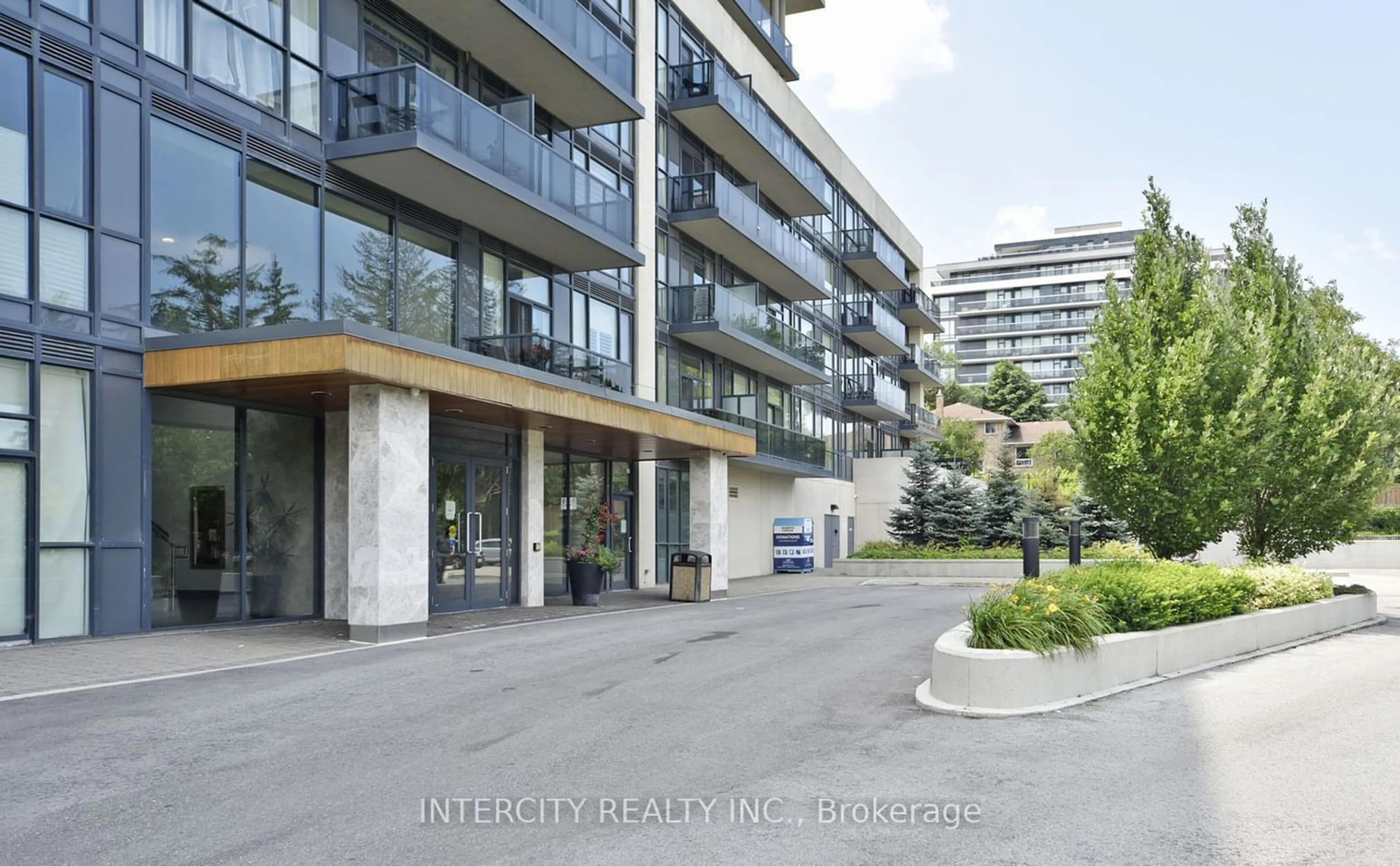 A pic from exterior of the house or condo, the street view for 4700 Highway 7 #522, Vaughan Ontario L4L 0B4