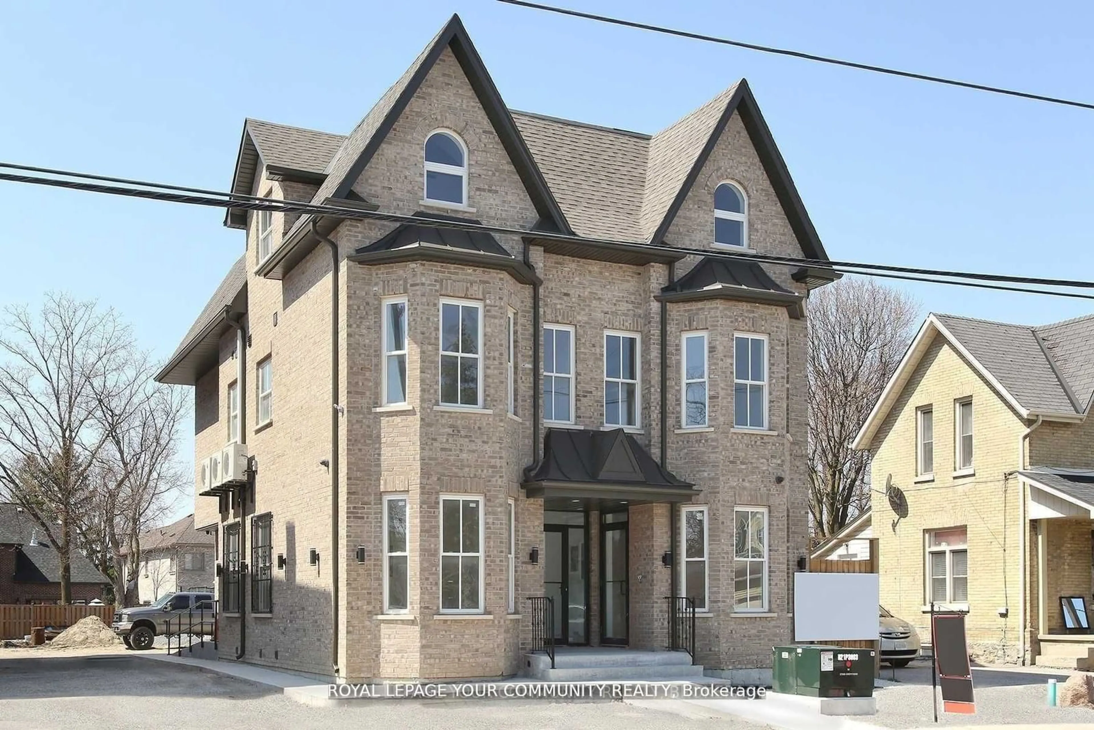 A pic from exterior of the house or condo, the front or back of building for 352 Main St N St, Markham Ontario L3P 1Z1